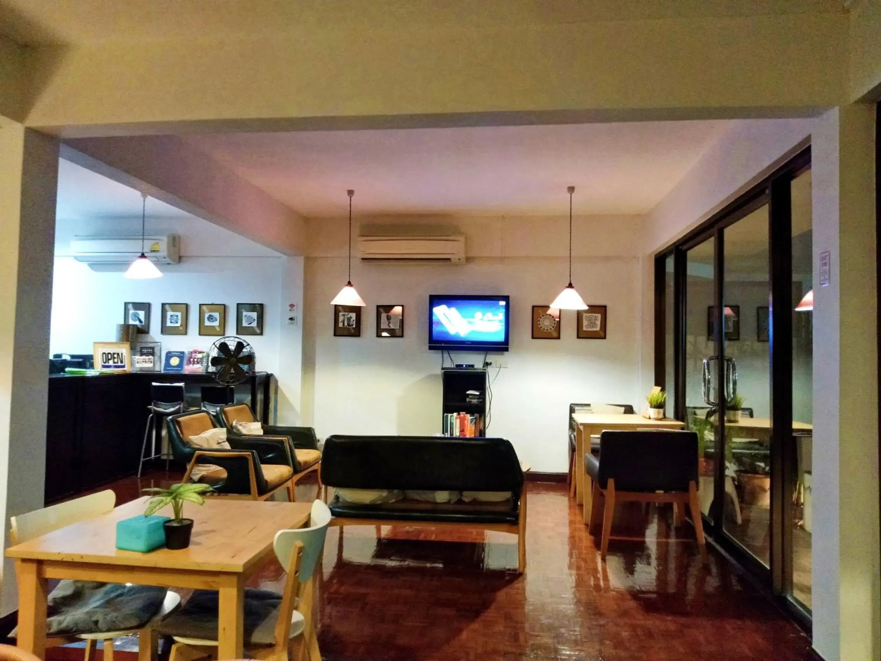 Lobby or reception, Restaurant/Places to Eat in House 23 Guesthouse