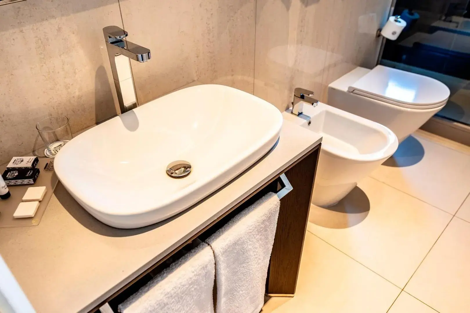 Toilet, Bathroom in Hotel Grande Italia
