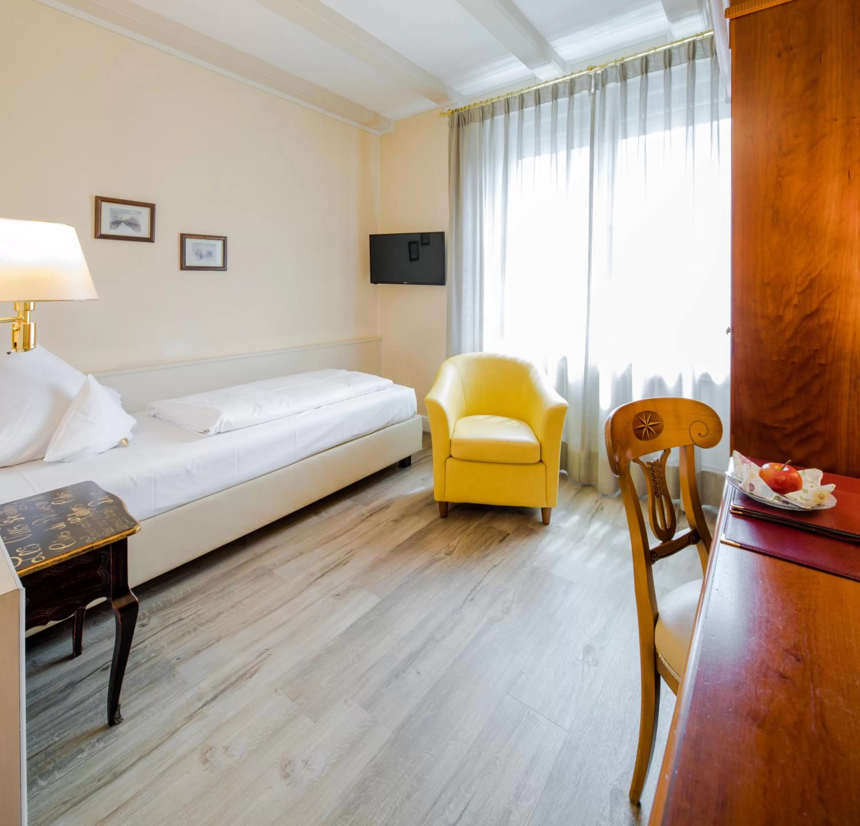 Photo of the whole room, Bed in Simones Hotel Fürstenhof