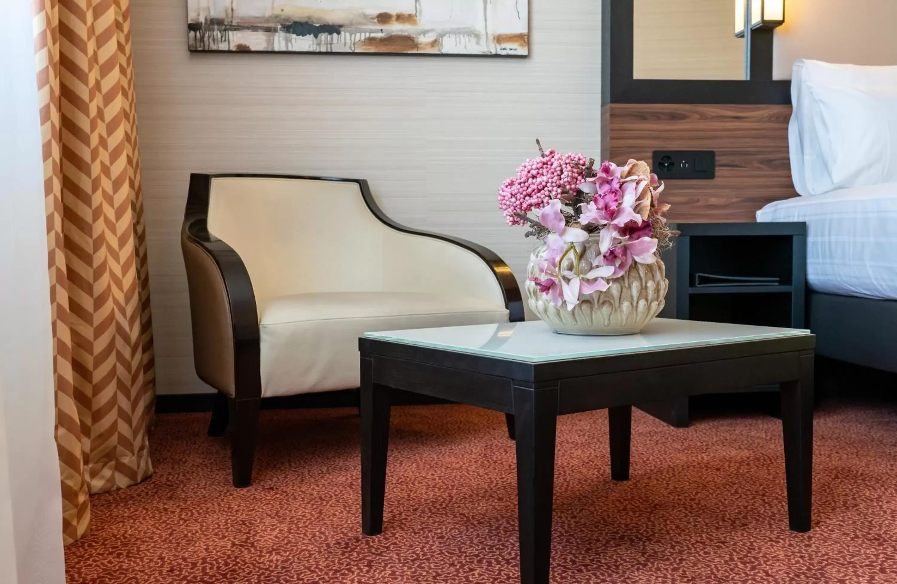 Bedroom, Seating Area in Nash Suites Airport Hotel