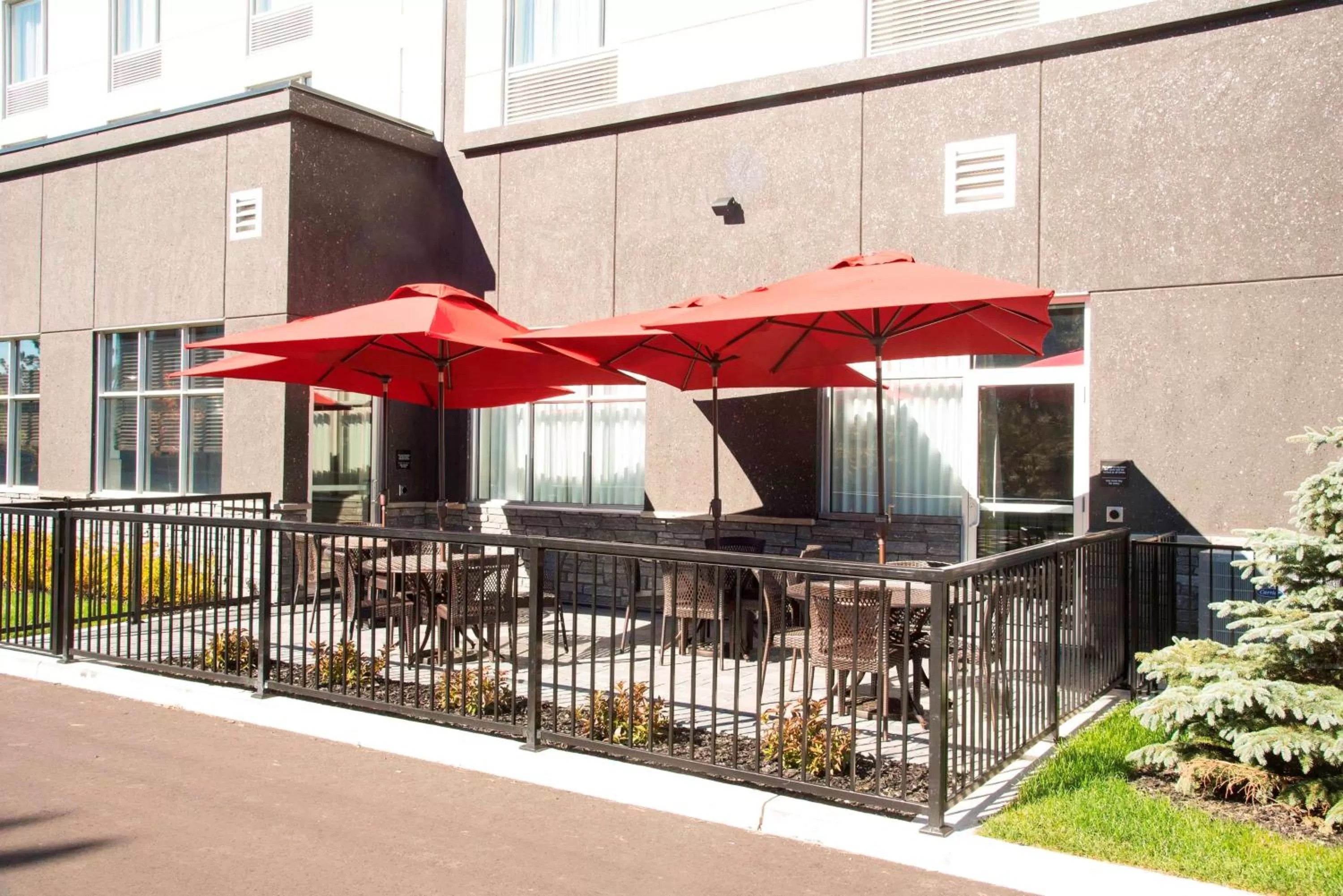 Patio in Hampton Inn & Suites by Hilton Thunder Bay