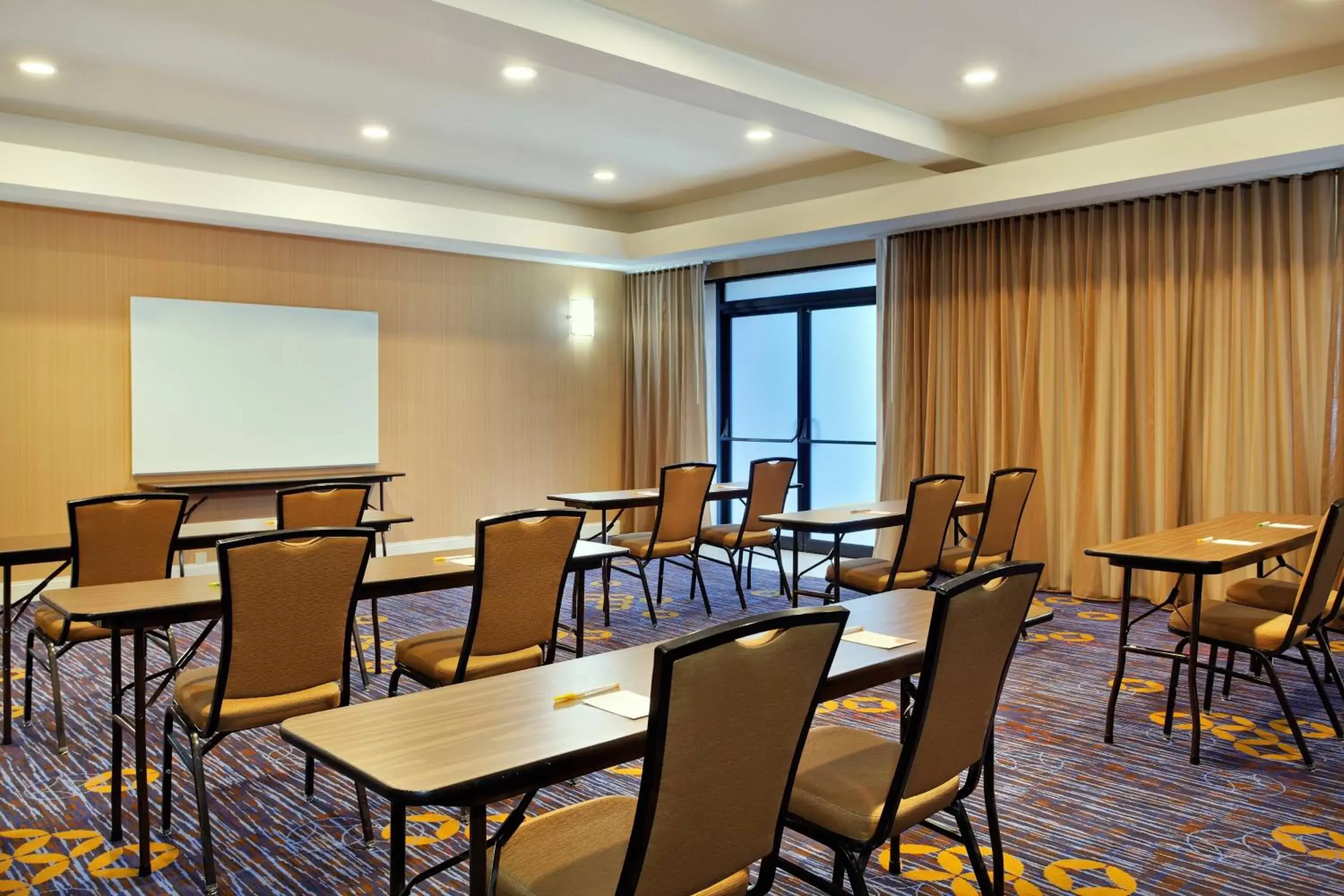 Meeting/conference room in Courtyard Chicago St. Charles