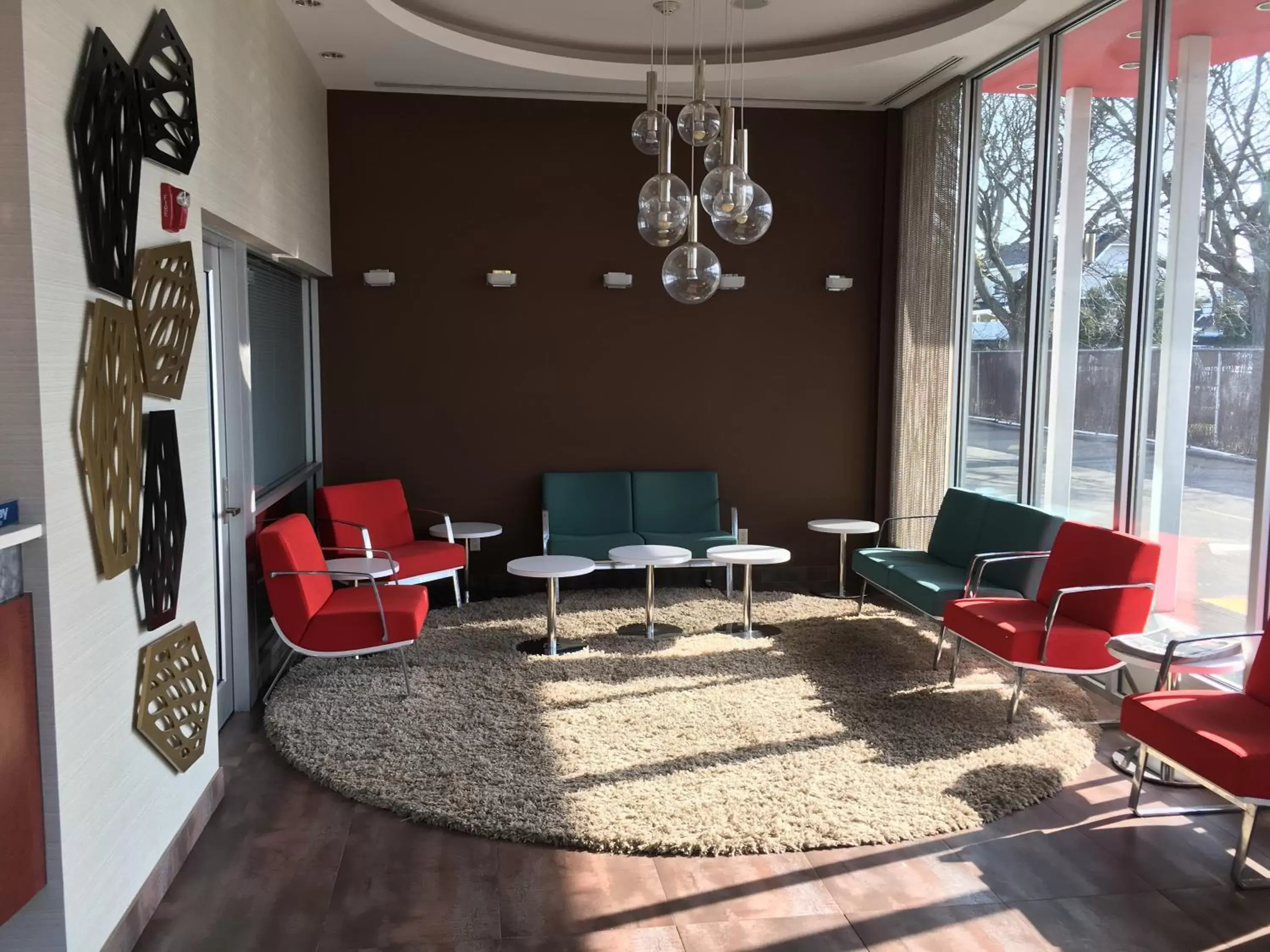 Lobby or reception, Seating Area in Ramada by Wyndham Rockville Centre