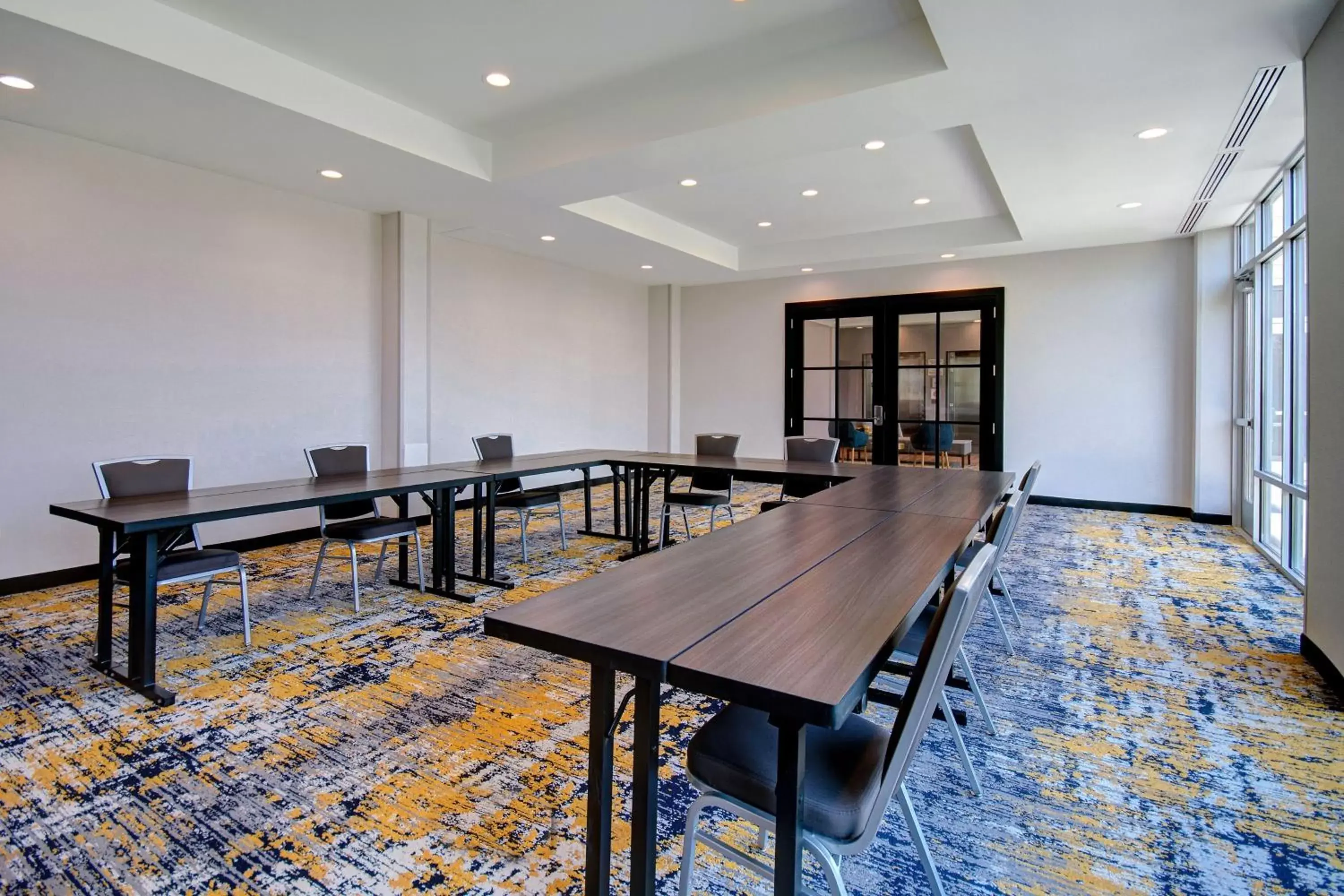 Meeting/conference room in TownePlace Suites by Marriott Cincinnati Airport South