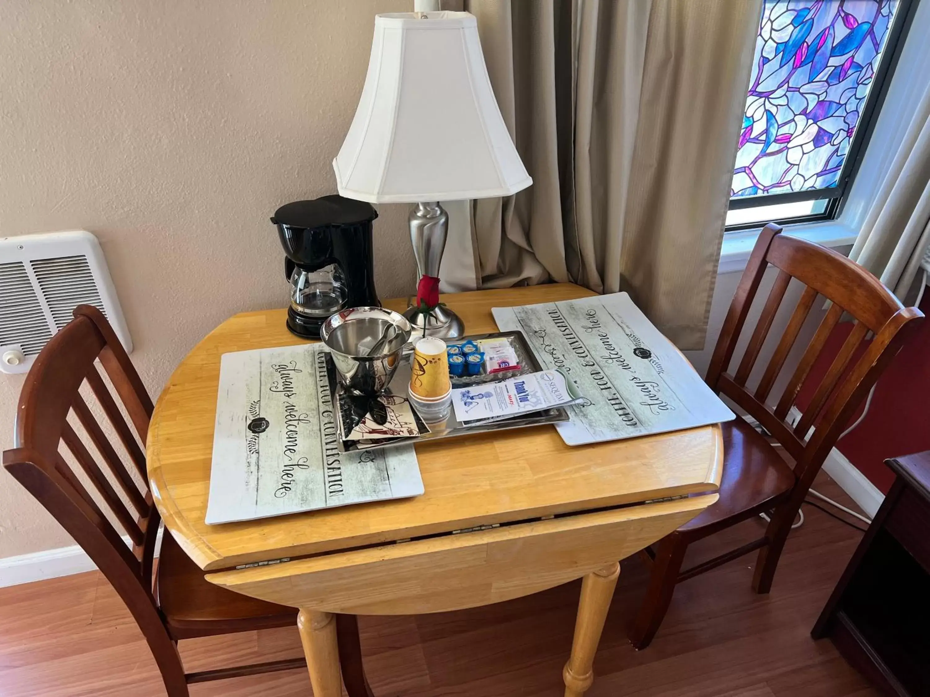 Coffee/tea facilities in Great House Motel