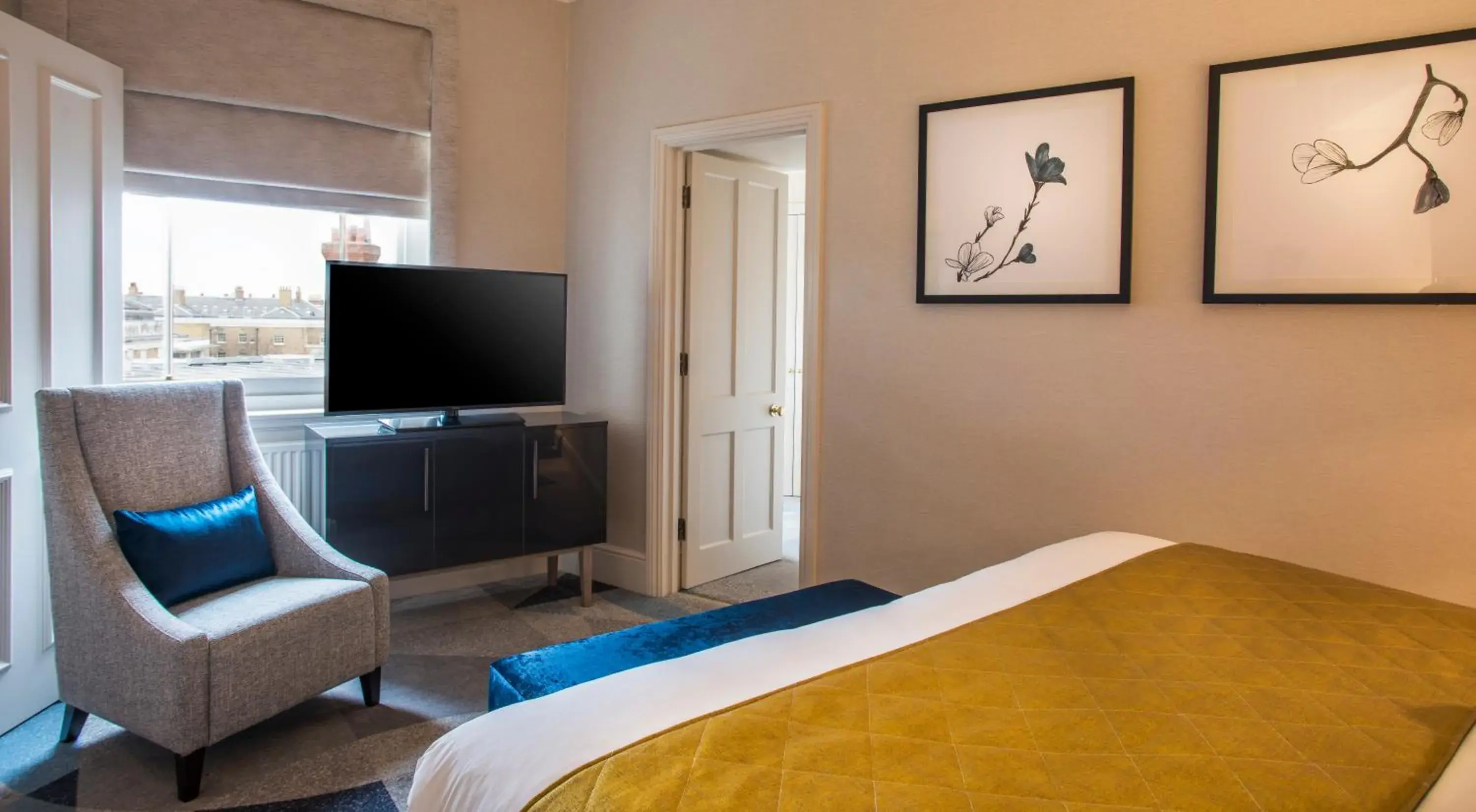 Bed, TV/Entertainment Center in Sloane Place