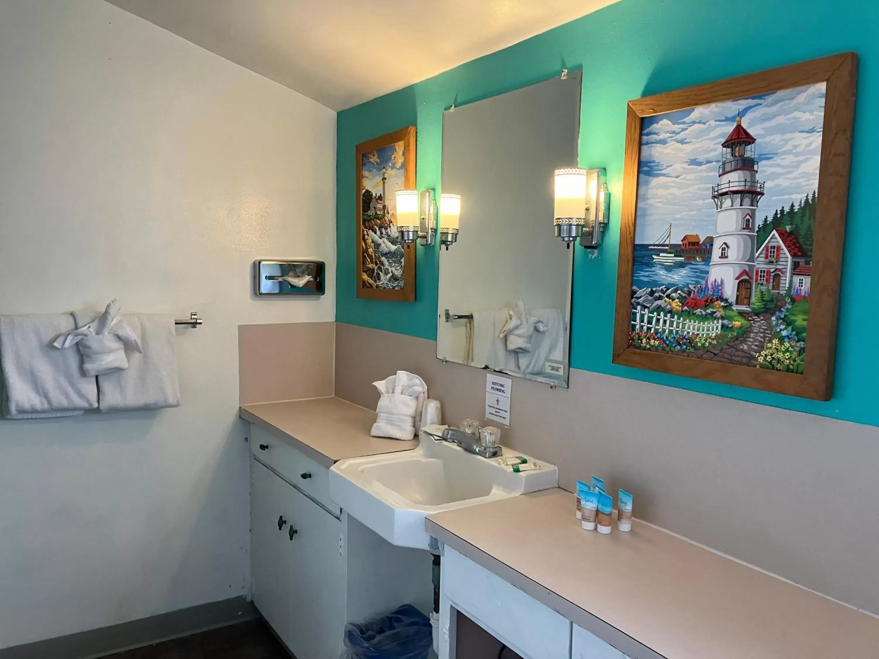 Bathroom in Lighthouse Inn