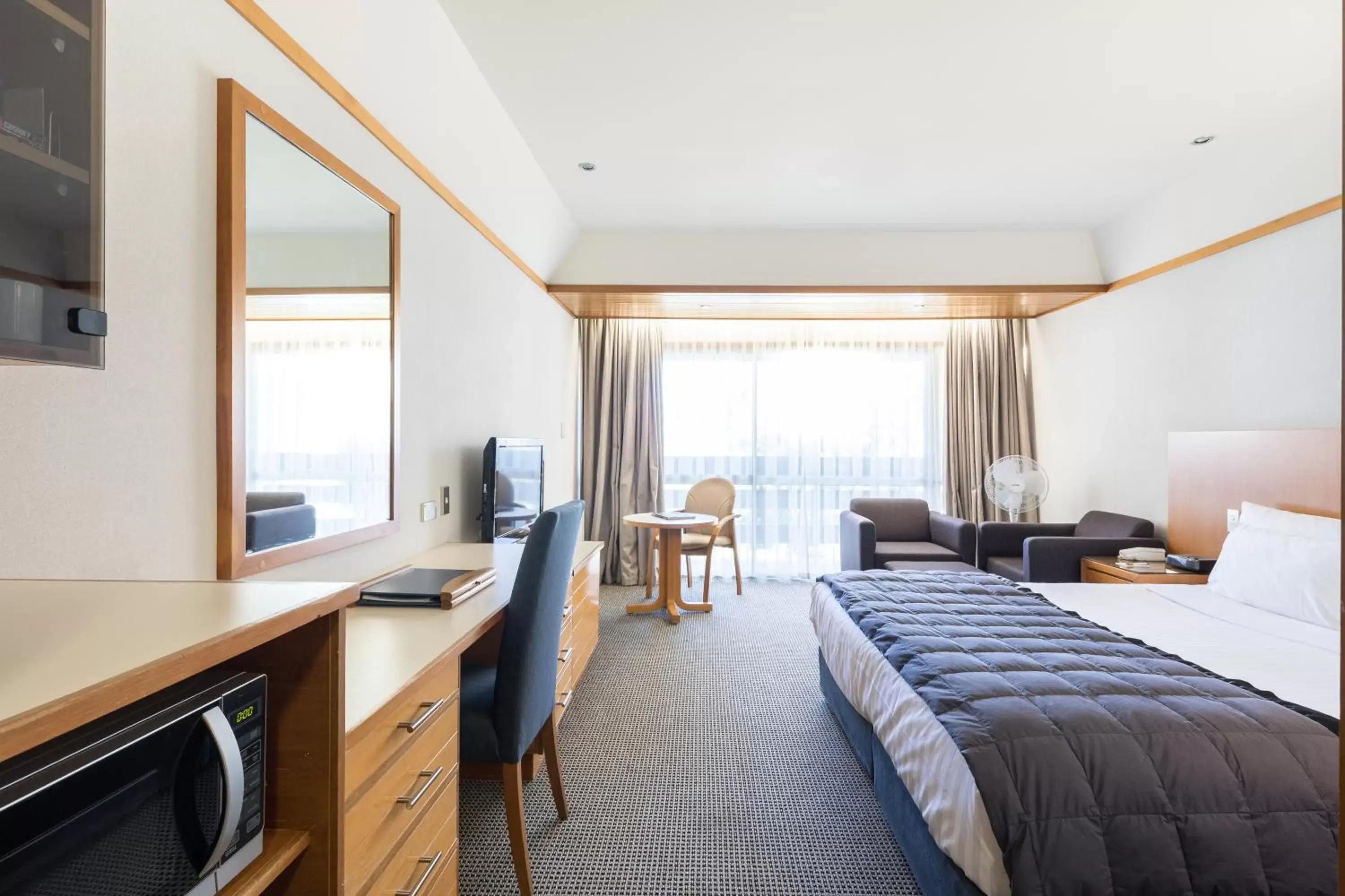 Photo of the whole room, Bed in Commodore Airport Hotel Christchurch Photo of the whole room, Bed in Commodore Airport Hotel Christchurch