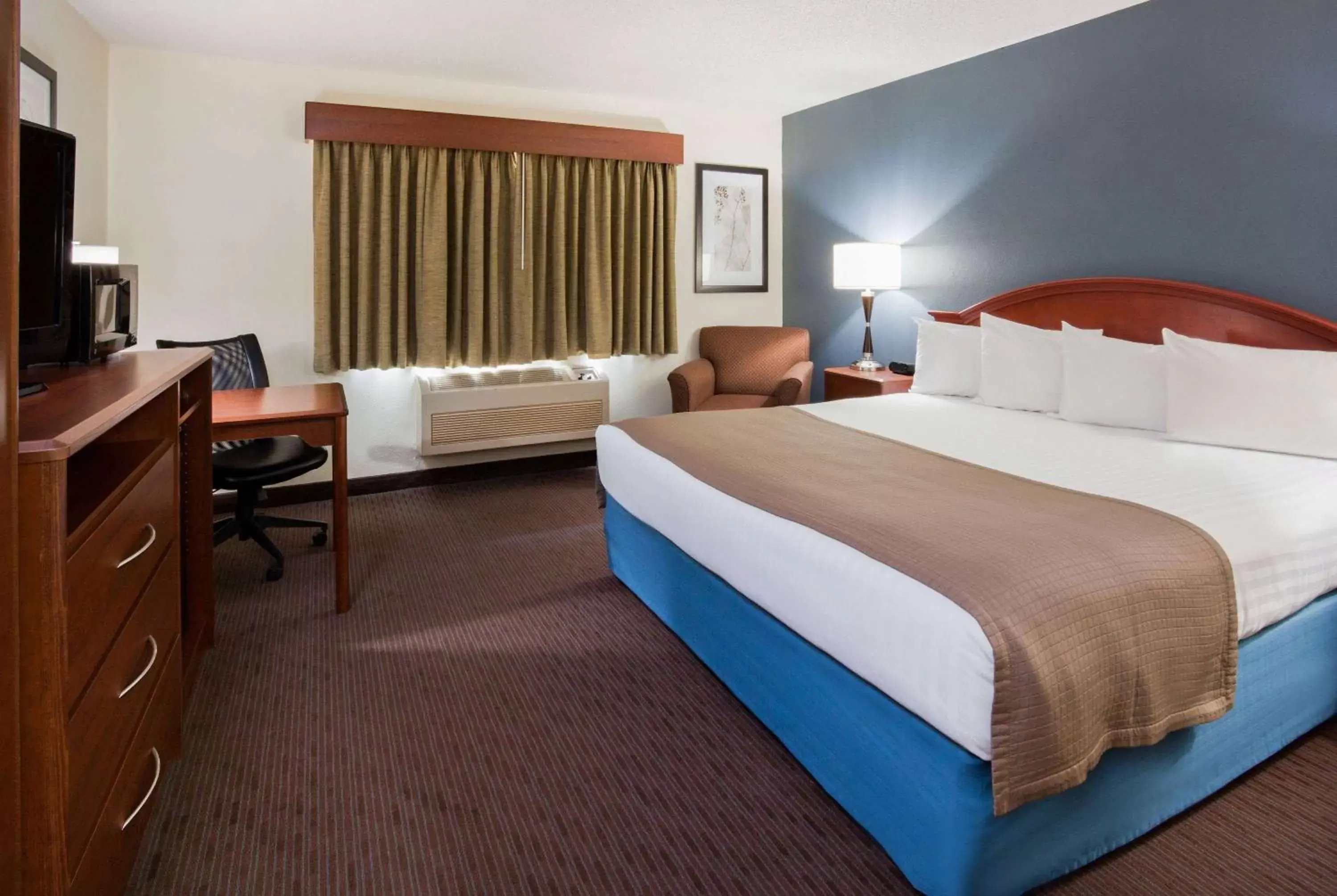 Photo of the whole room, Bed in AmericInn by Wyndham Spencer