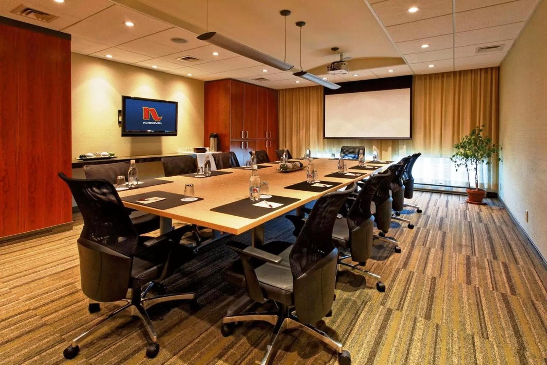 Business facilities in Hôtel & Suites Normandin Québec