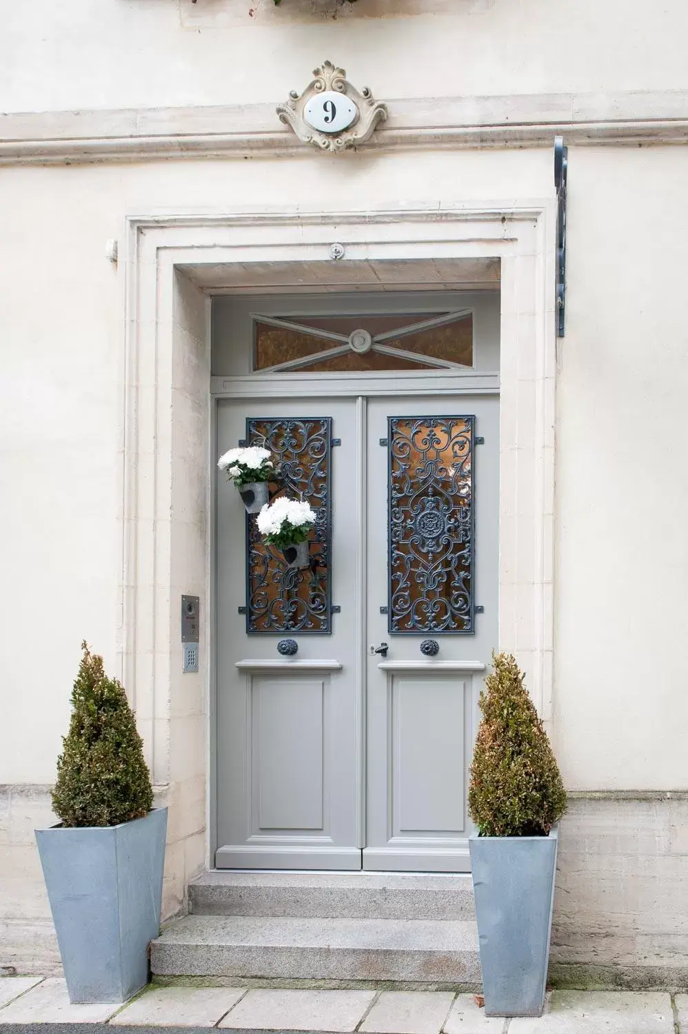 Facade/Entrance in Le Petit Matin