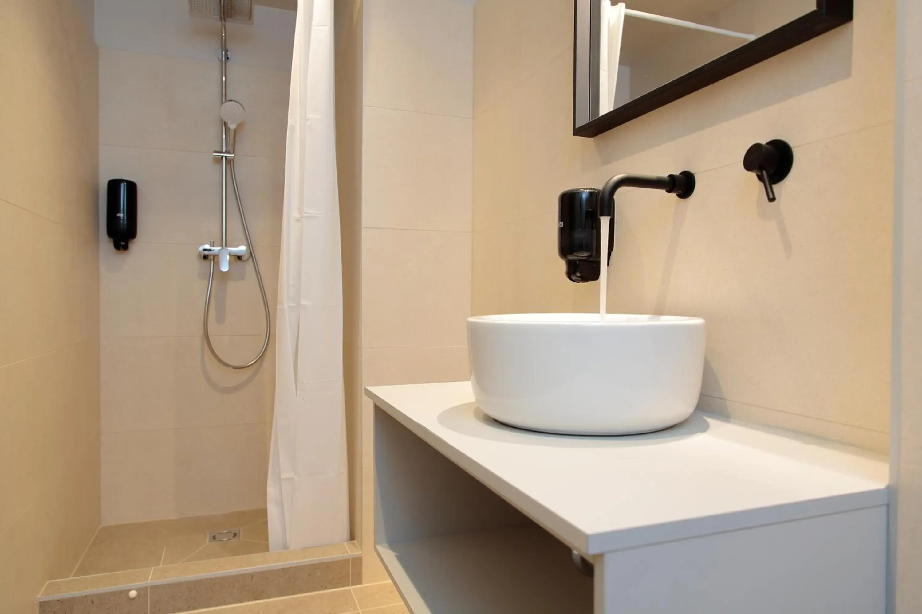 Bathroom in Maverick Urban Lodge