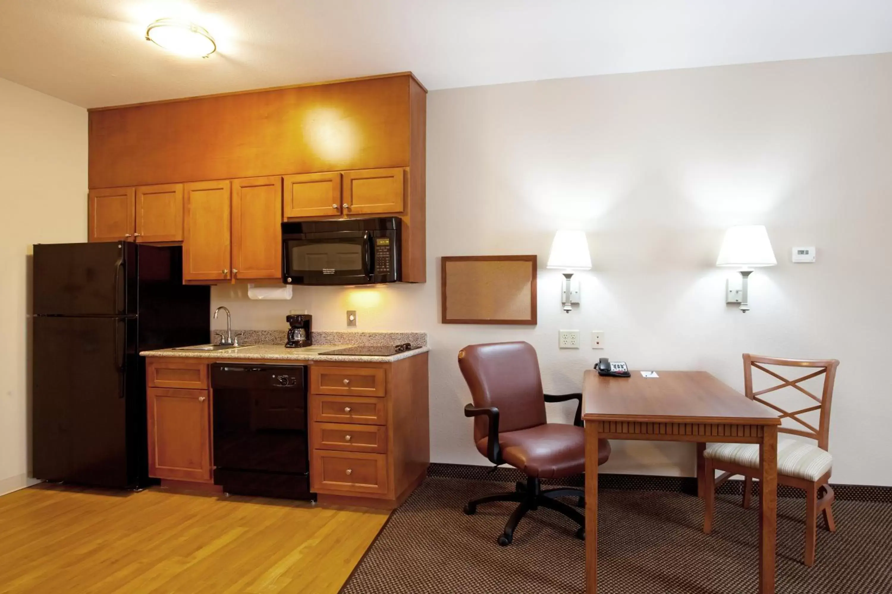 Photo of the whole room, Kitchen/Kitchenette in MainStay Suites Denham Springs - Baton Rouge East