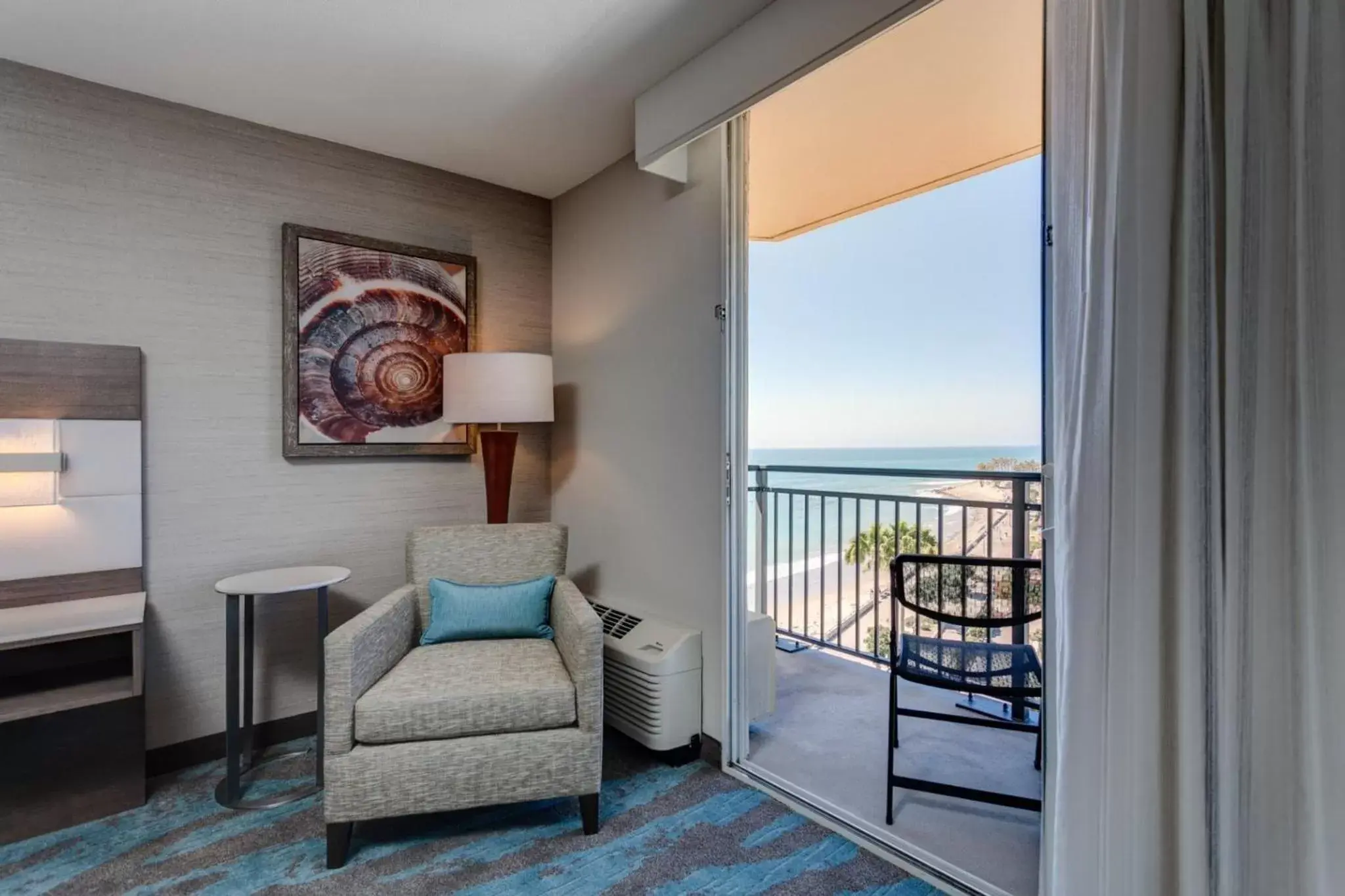 Photo of the whole room, Seating Area in Crowne Plaza Hotel Ventura Beach, an IHG Hotel