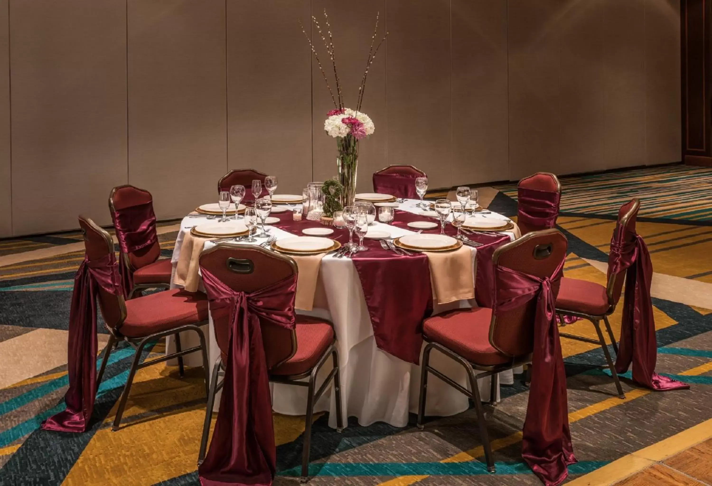 Banquet/Function facilities, Restaurant/Places to Eat in Crowne Plaza Springfield Convention Center, an IHG Hotel