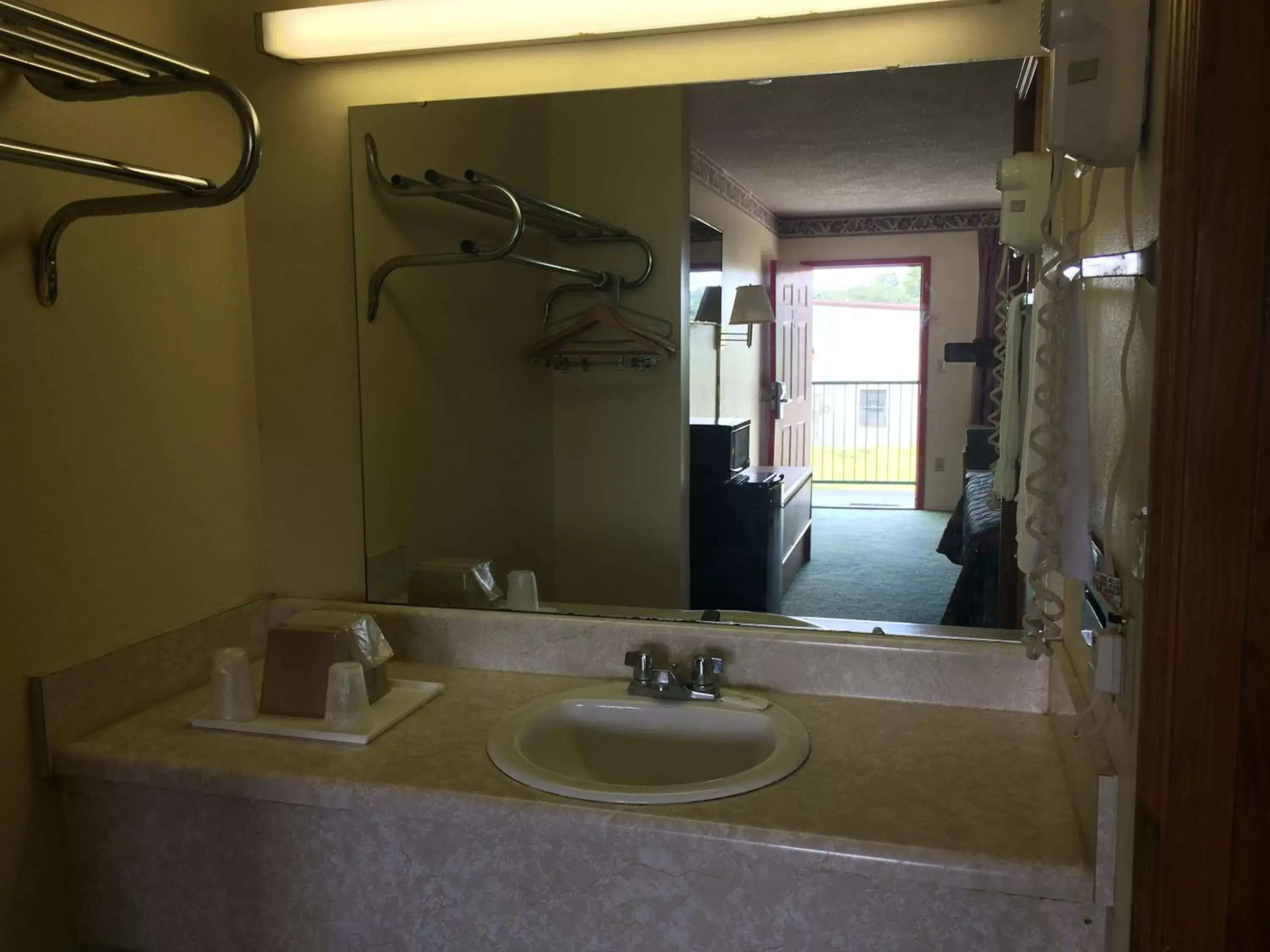 Bathroom in Western Motel - Camilla