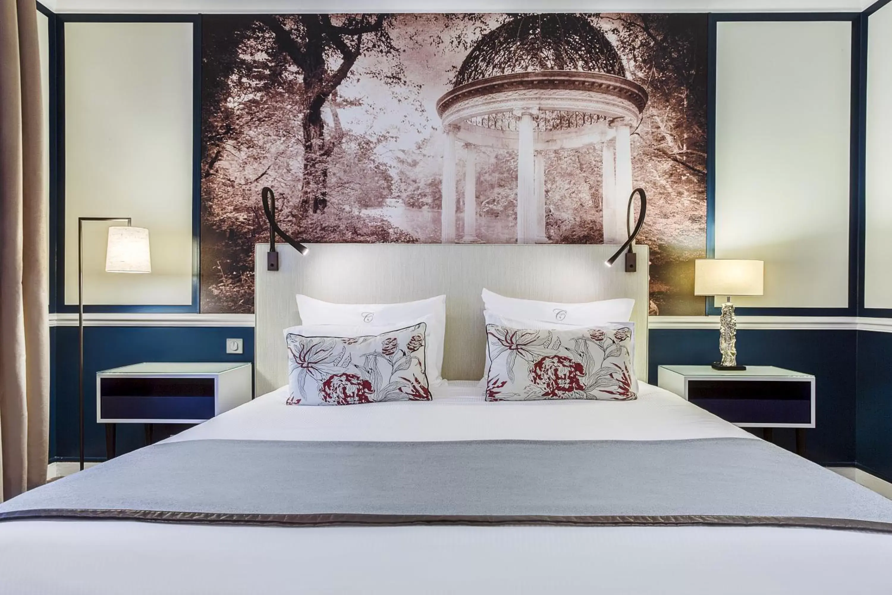 Bedroom, Bed in Fraser Suites Le Claridge Champs-Elysées