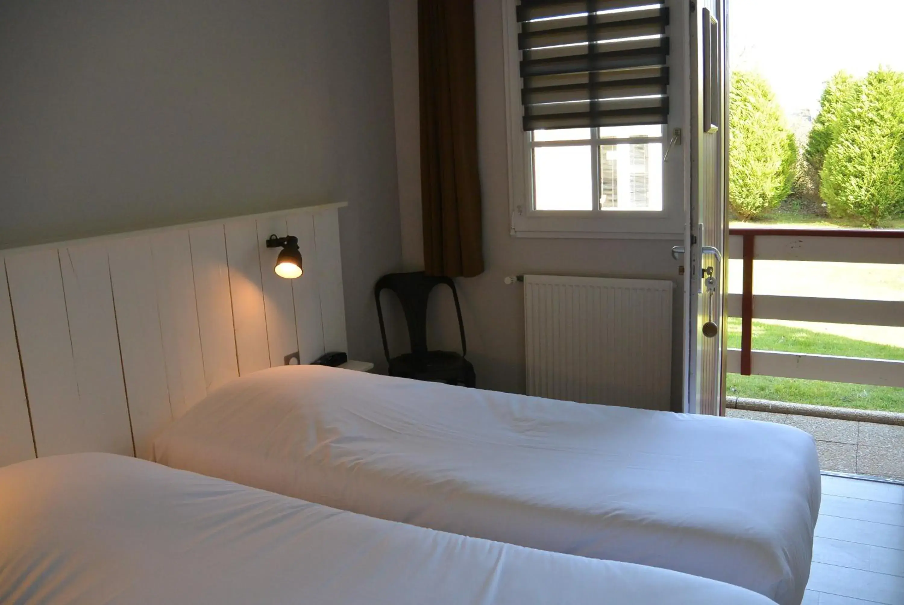 Bedroom, Bed in Hotel Nuit Et Jour - La Maison de Lucile