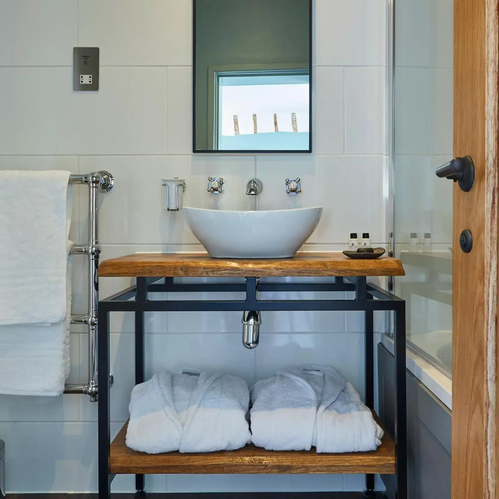 Bathroom in The Angel Inn, Stoke-by-Nayland