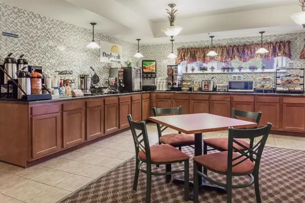 Continental breakfast, Restaurant/Places to Eat in Days Inn by Wyndham Manitou Springs