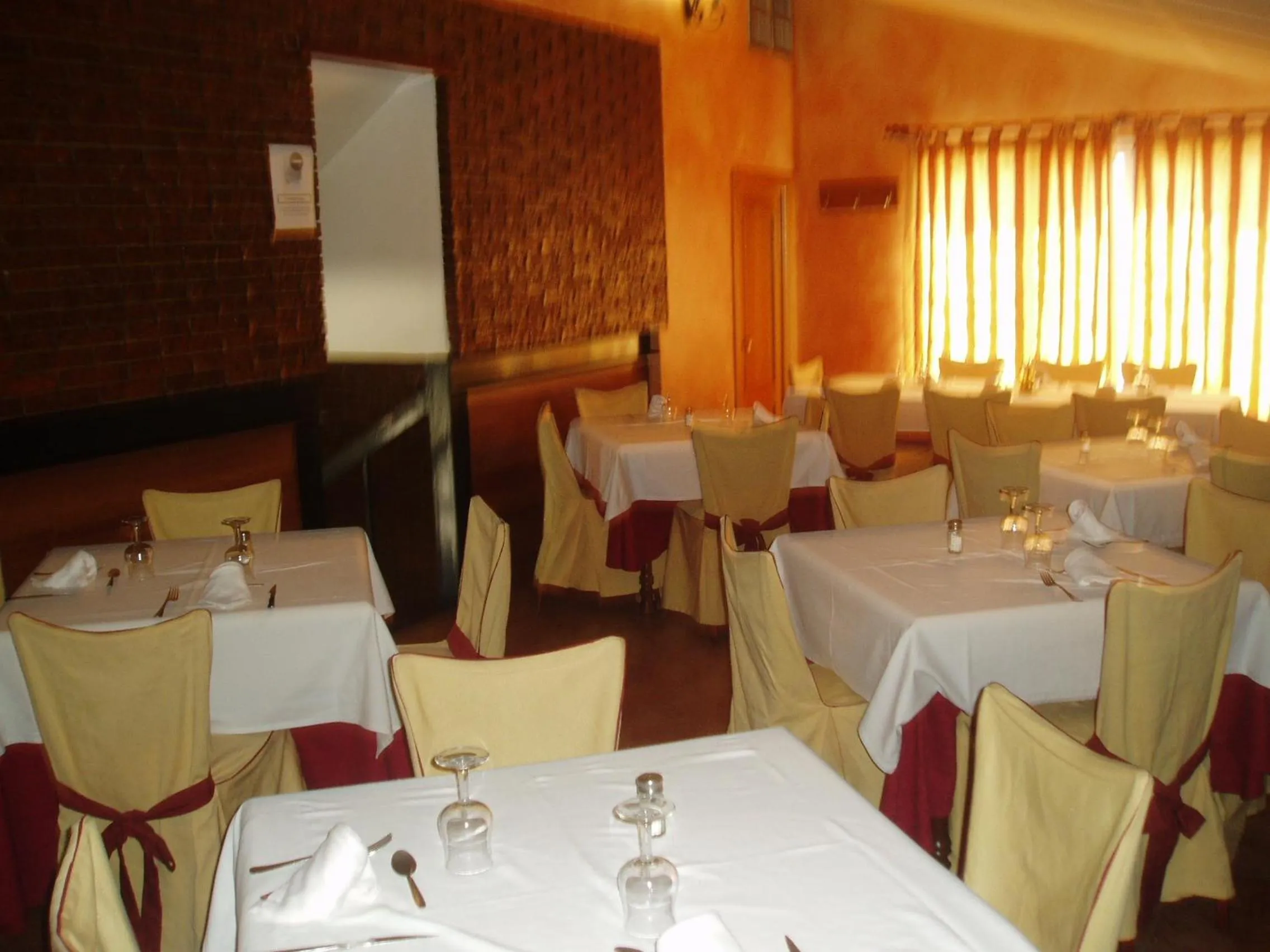 Restaurant/places to eat in Hotel Manzanares