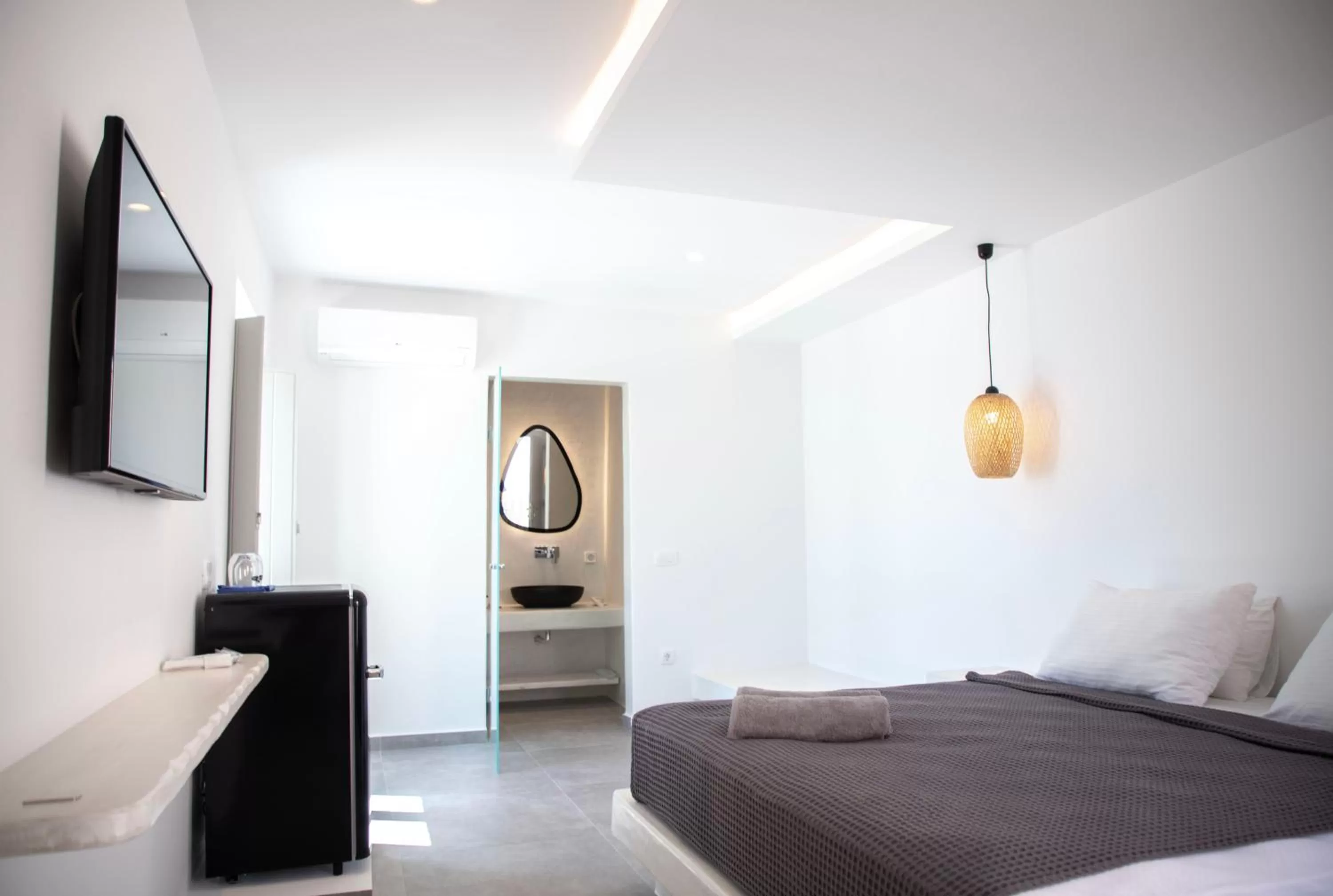 Bed in Caldera Cliff Illusion