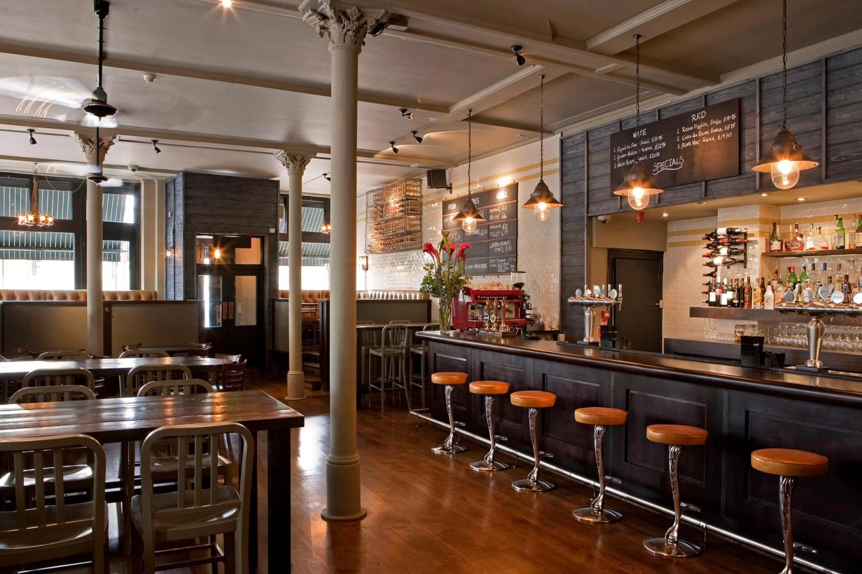 Lounge or bar in The Tommyfield Hotel