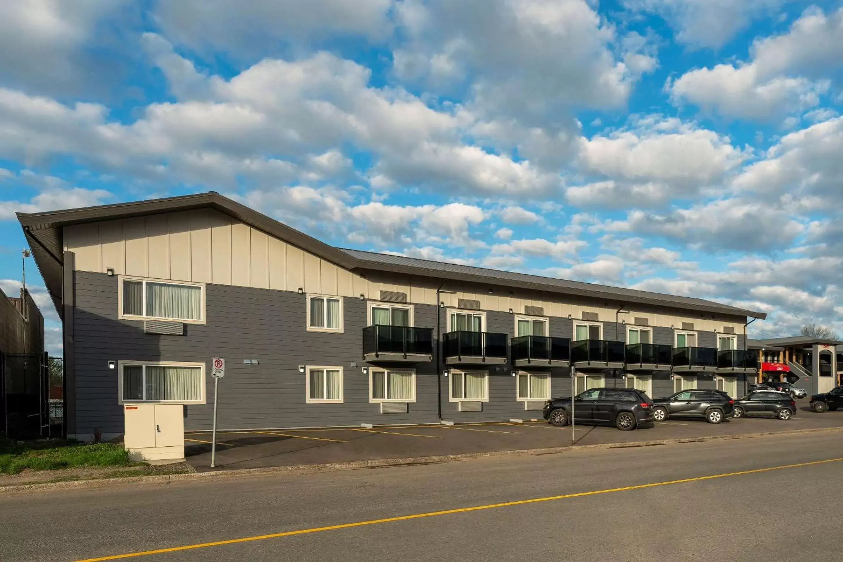 Other, Property Building in Econo Lodge City Centre Inn