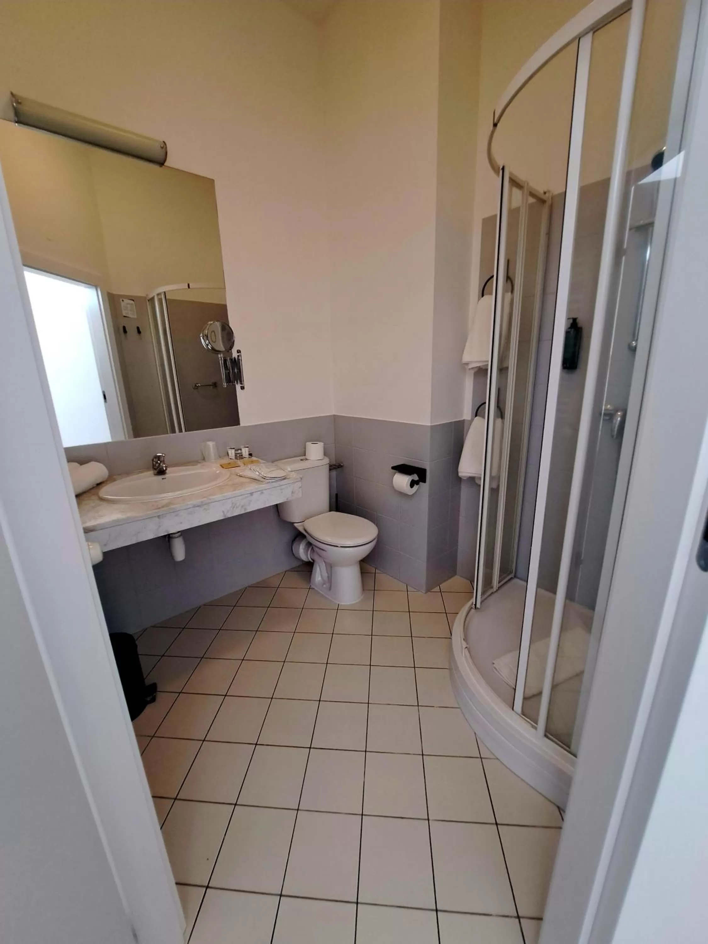 Shower in Focus Hotel Łódź