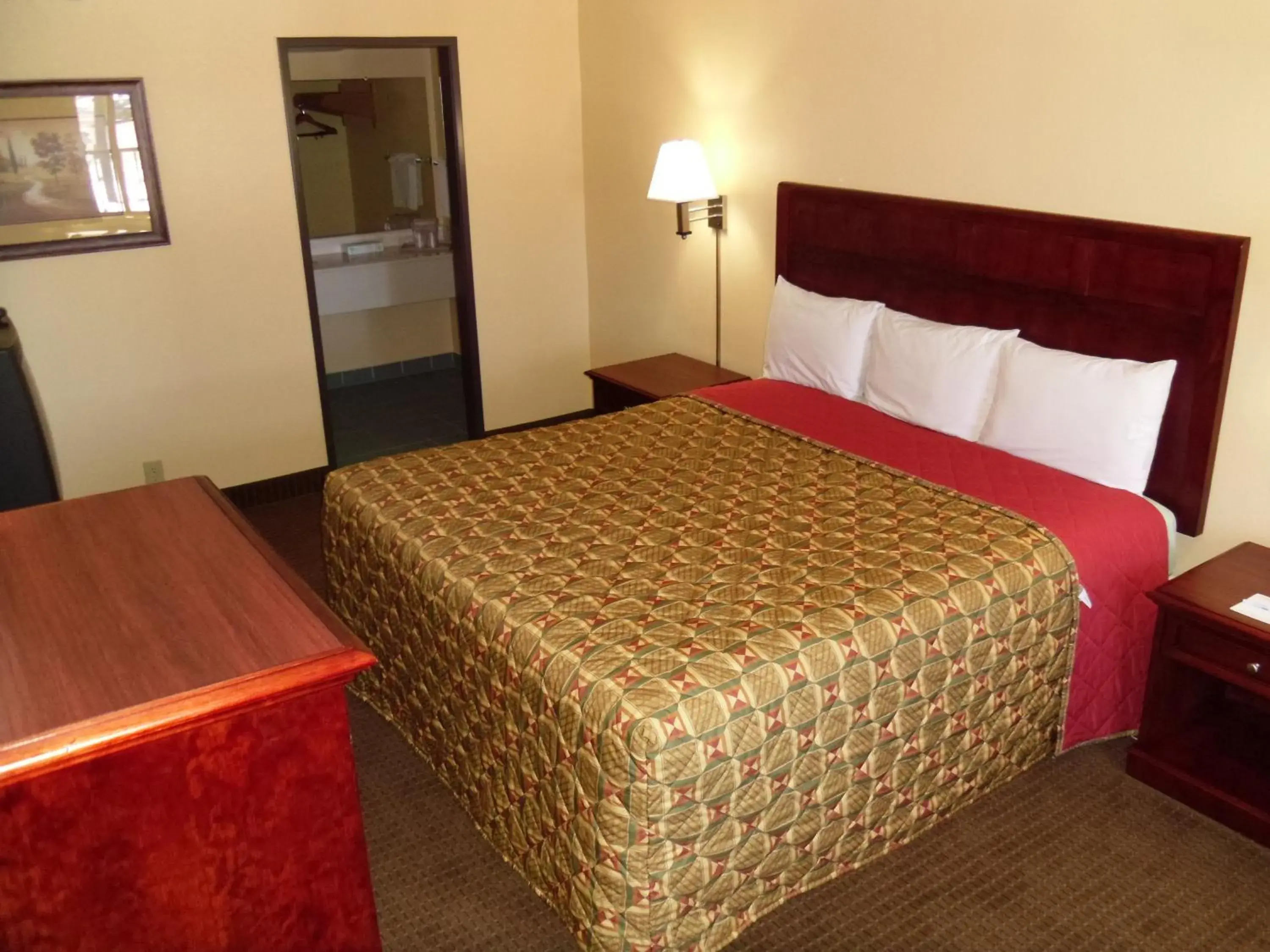 Bed in Budget Inn Flagstaff