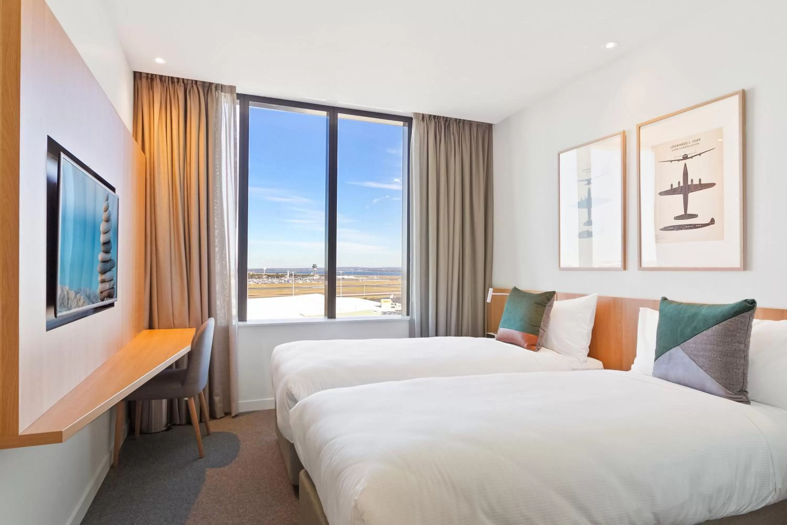 Bedroom, Bed in Mantra on Sydney Airport