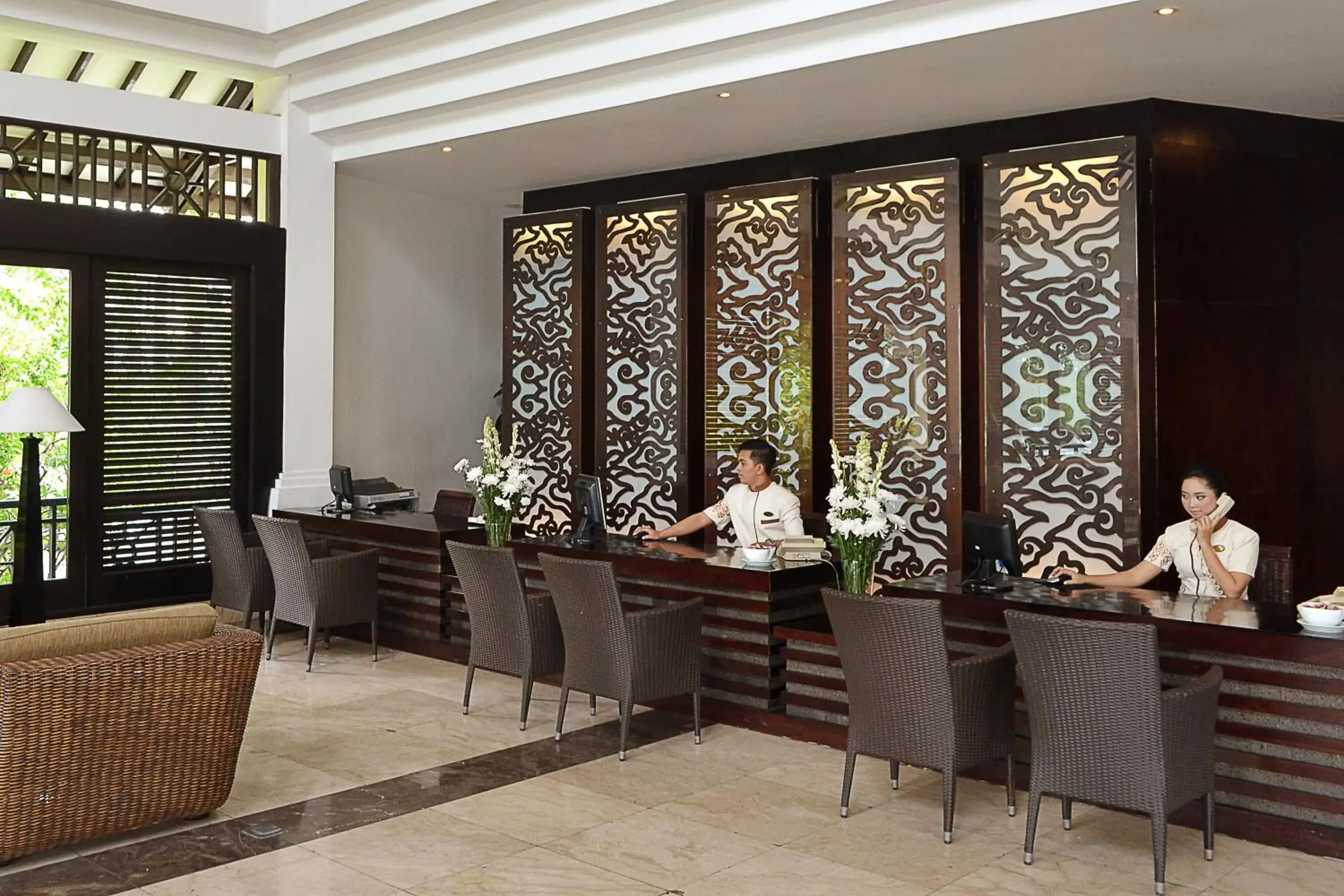 Lobby or reception, Restaurant/Places to Eat in Hotel Santika Cirebon