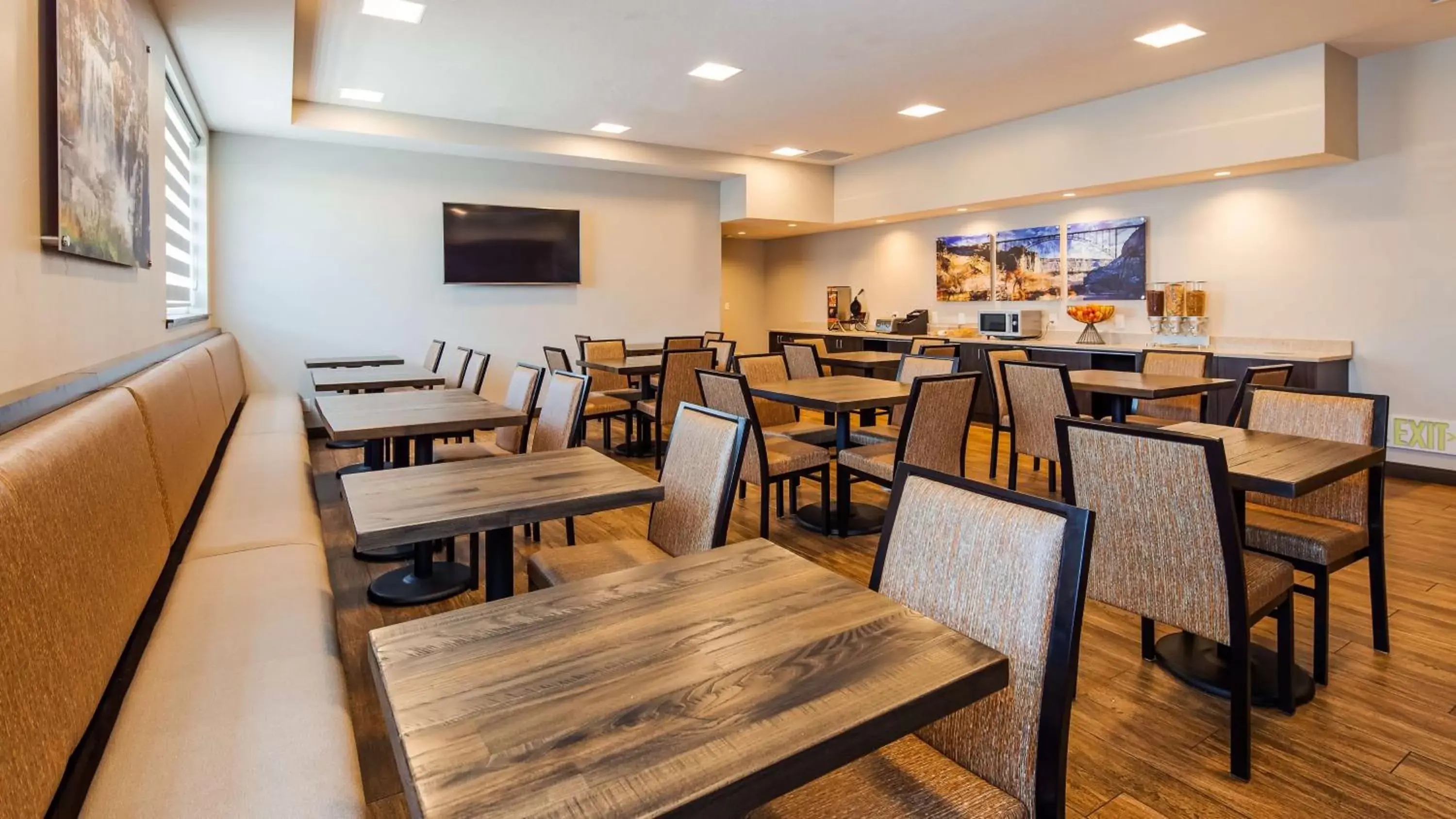 Restaurant/Places to Eat in Best Western Sawtooth Inn and Suites