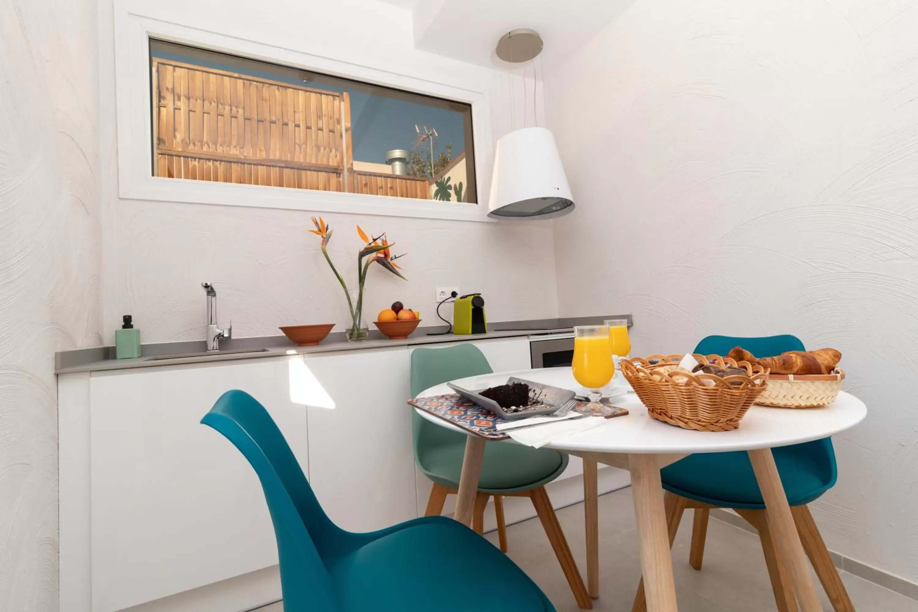 Balcony/Terrace, Kitchen/Kitchenette in Casa 95 Sevilla