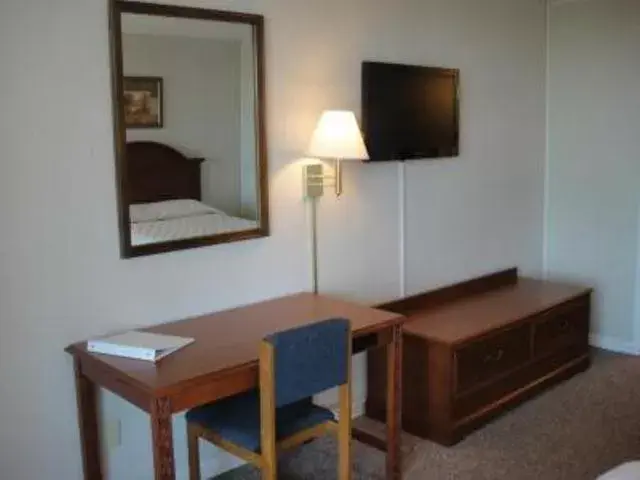 TV/Entertainment Center in Bryce Inn