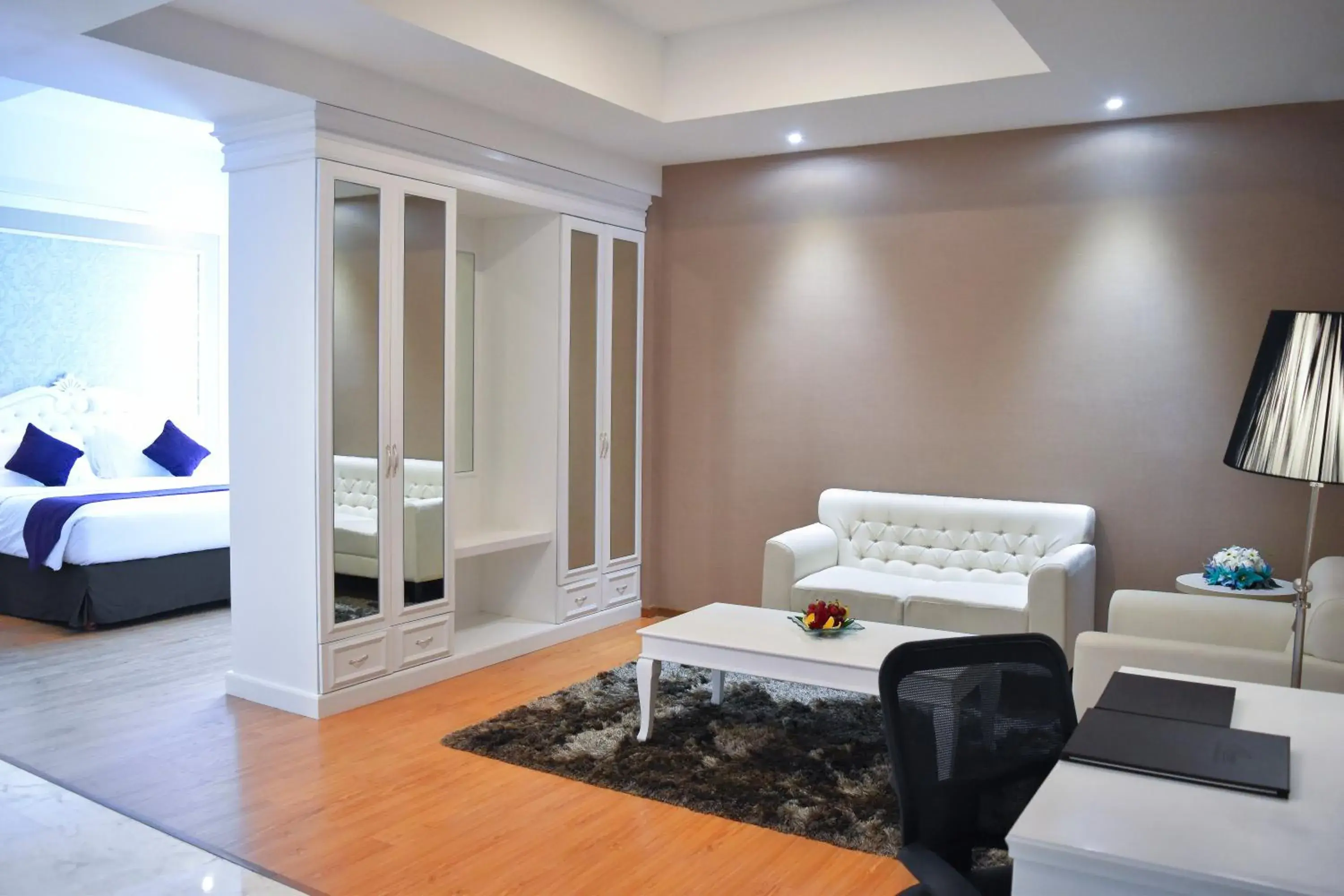 TV and multimedia, Bed in Platinum Hotel & Convention Hall Balikpapan TV and multimedia, Bed in Platinum Hotel & Convention Hall Balikpapan