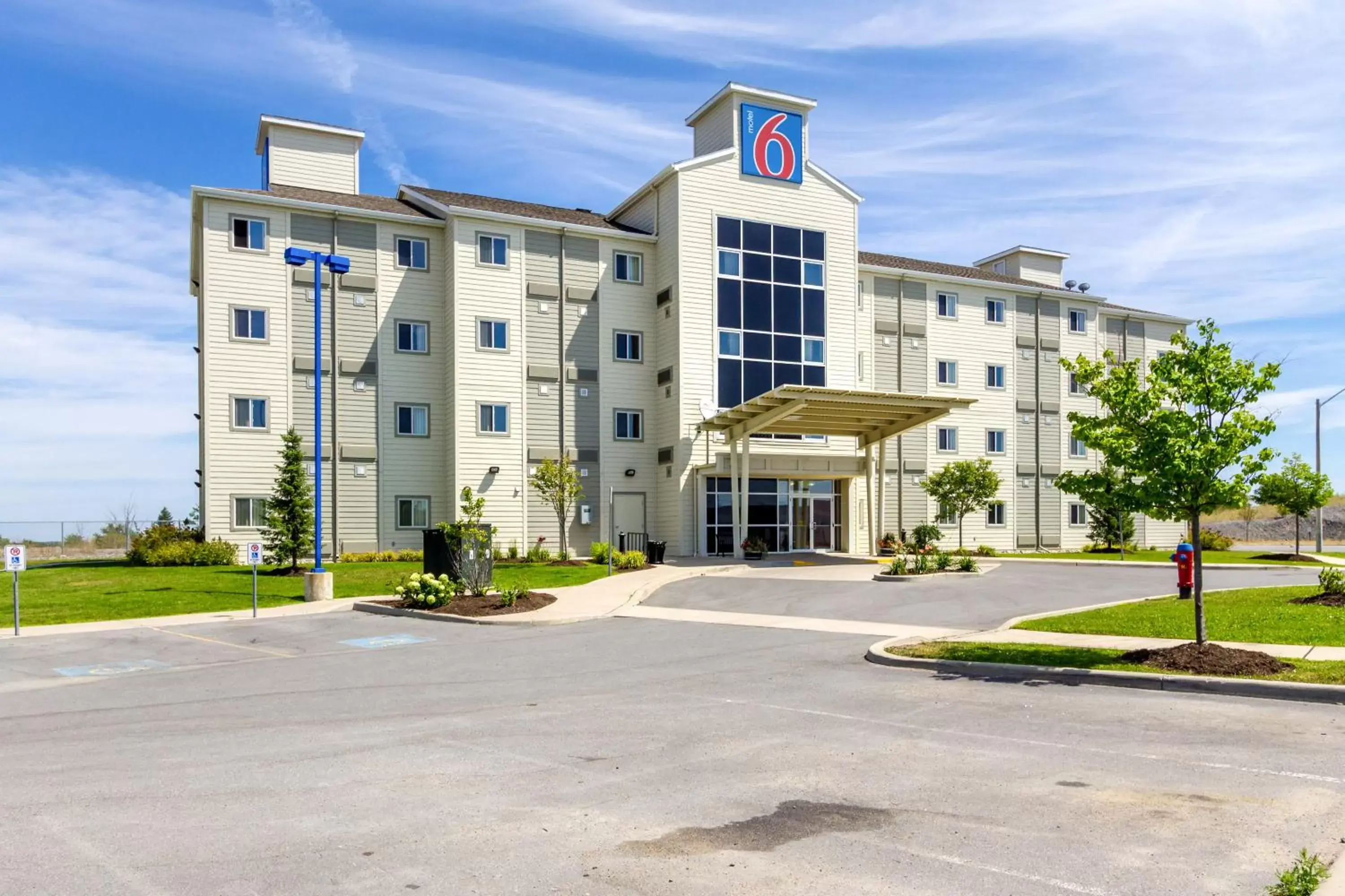 Facade/entrance, Property Building in Motel 6-Kingston, ON