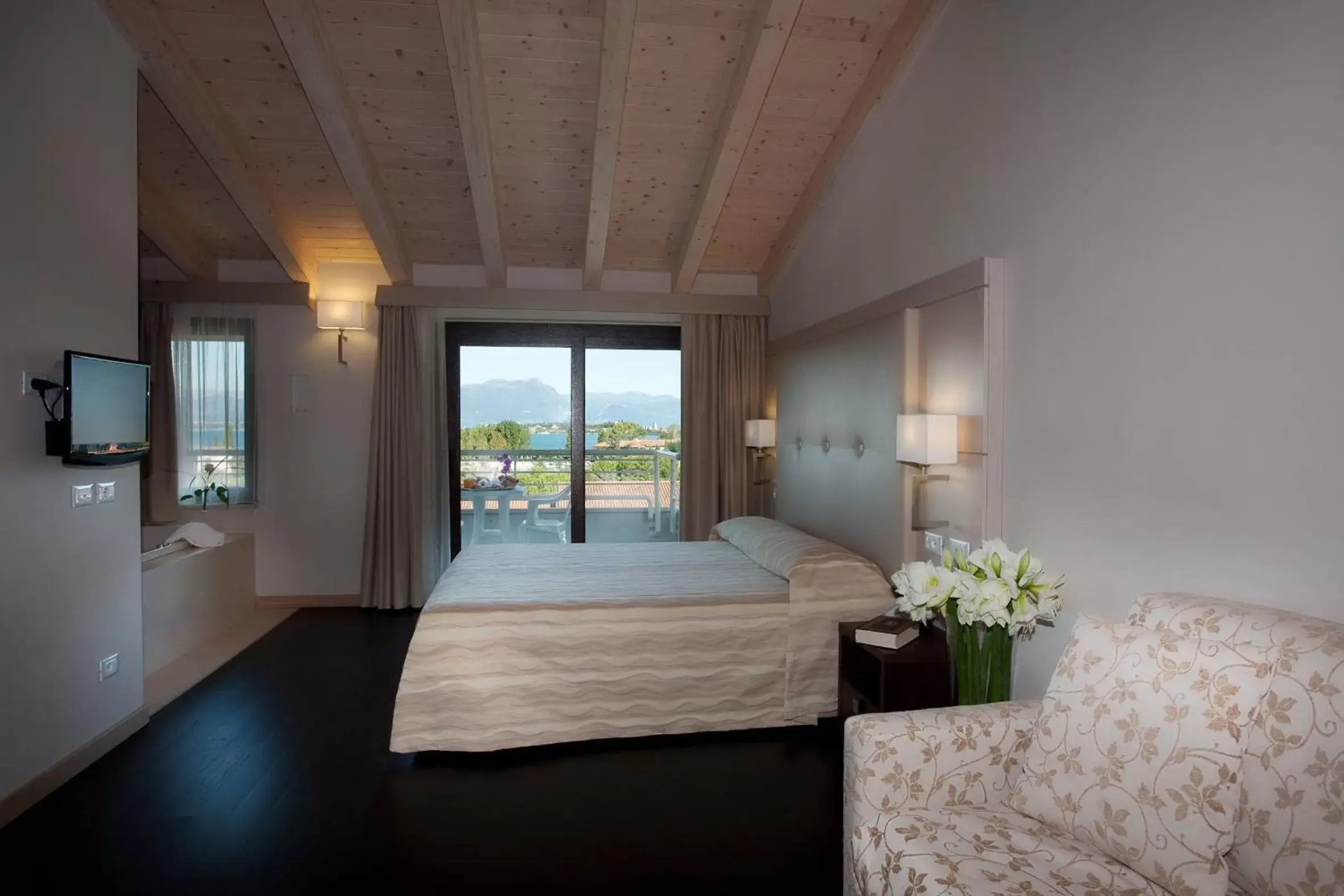 Photo of the whole room, Bed in Hotel Porto Azzurro