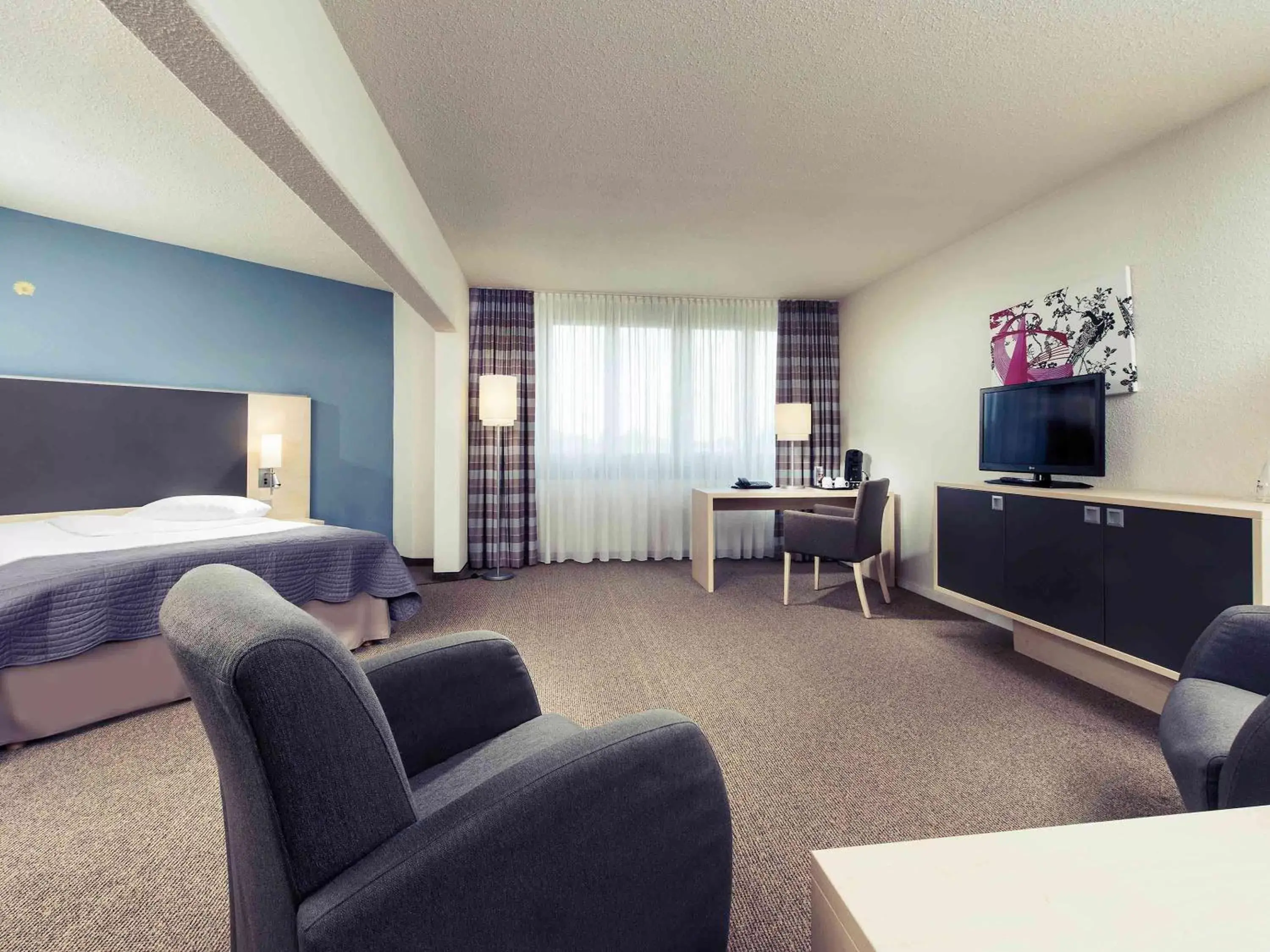 Photo of the whole room, TV/Entertainment Center in Mercure Bonn Hardtberg