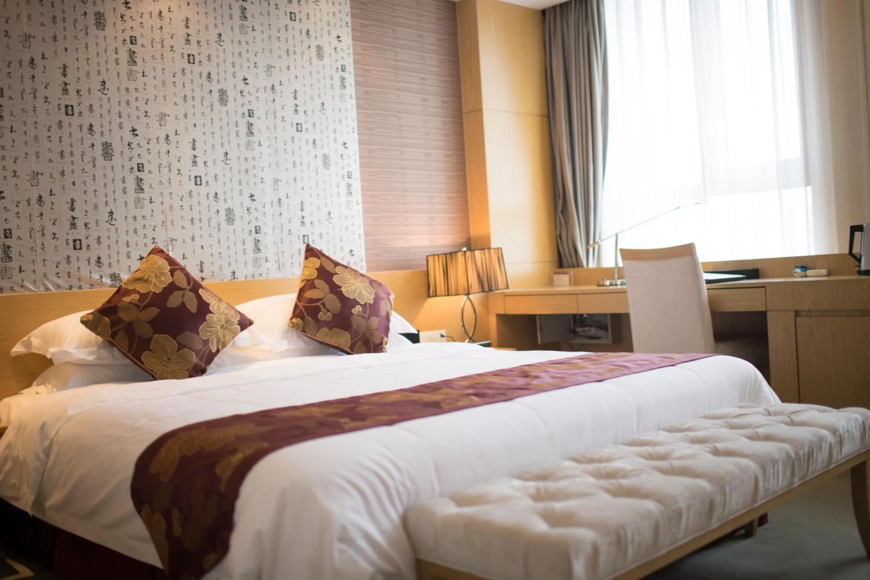 Bed in Suzhou Sun Plaza Hotel