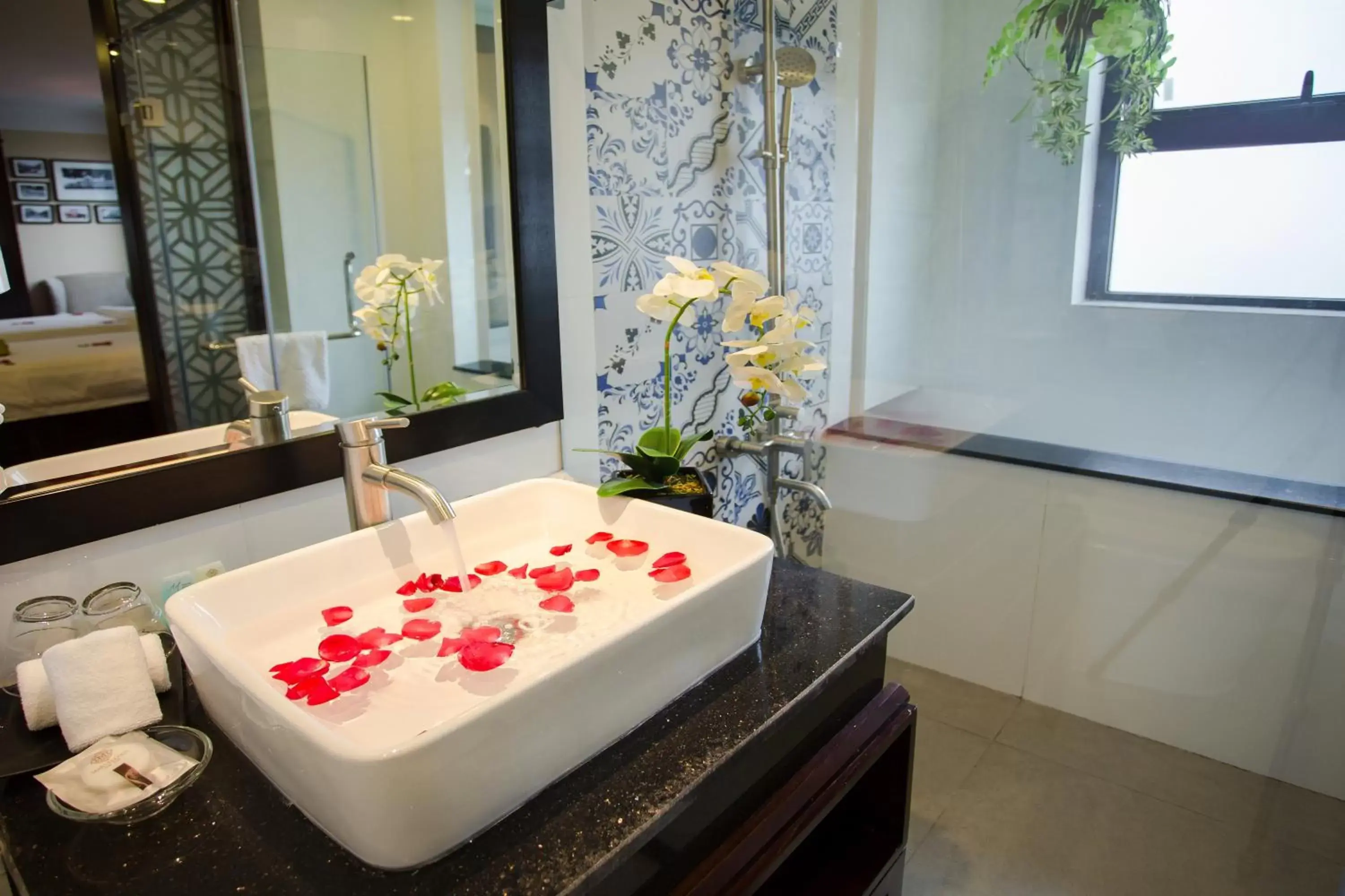 Bathroom in Hanoi Marvellous Hotel & Spa