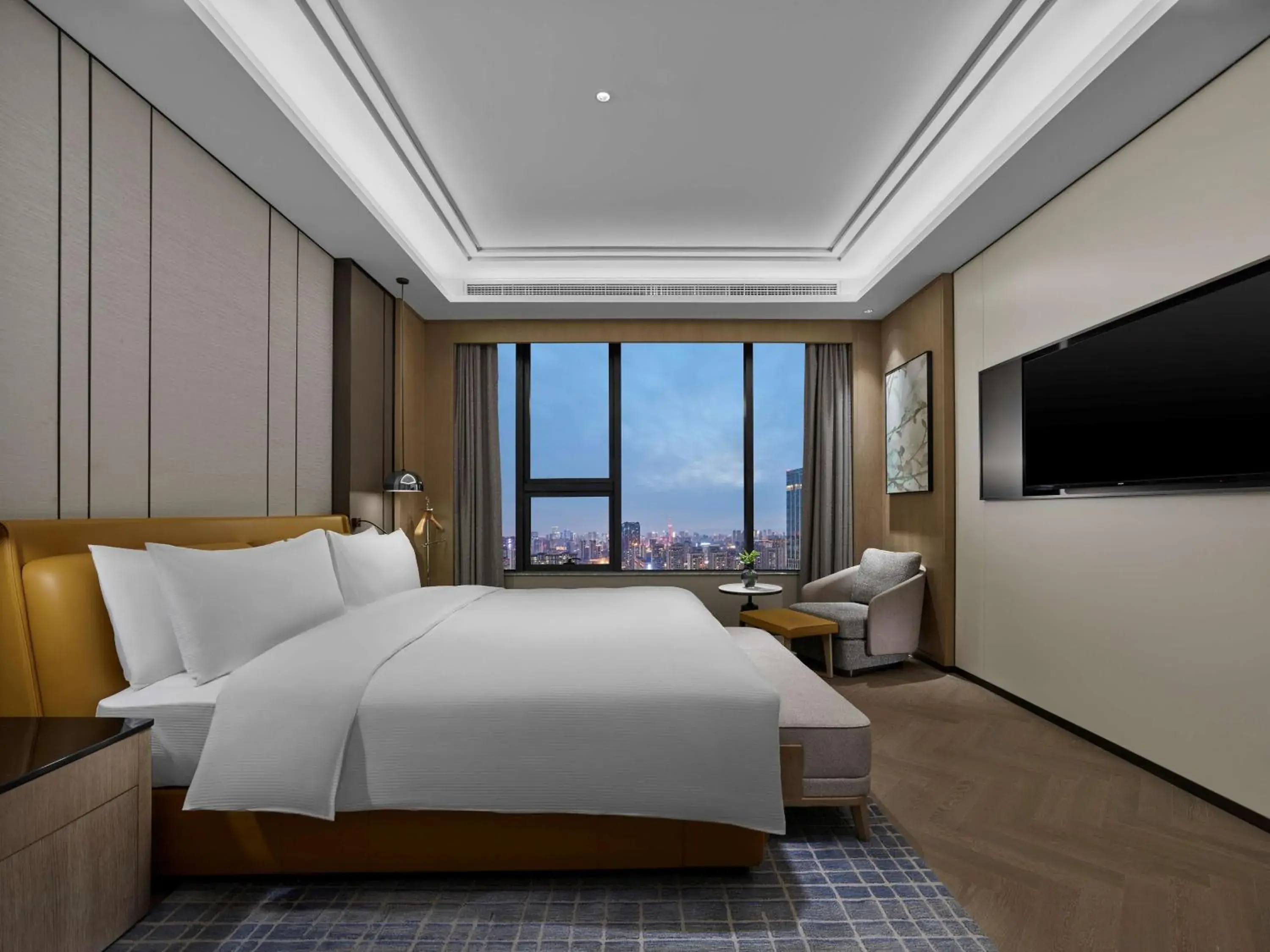 Bed in DoubleTree By Hilton Chengdu Riverside