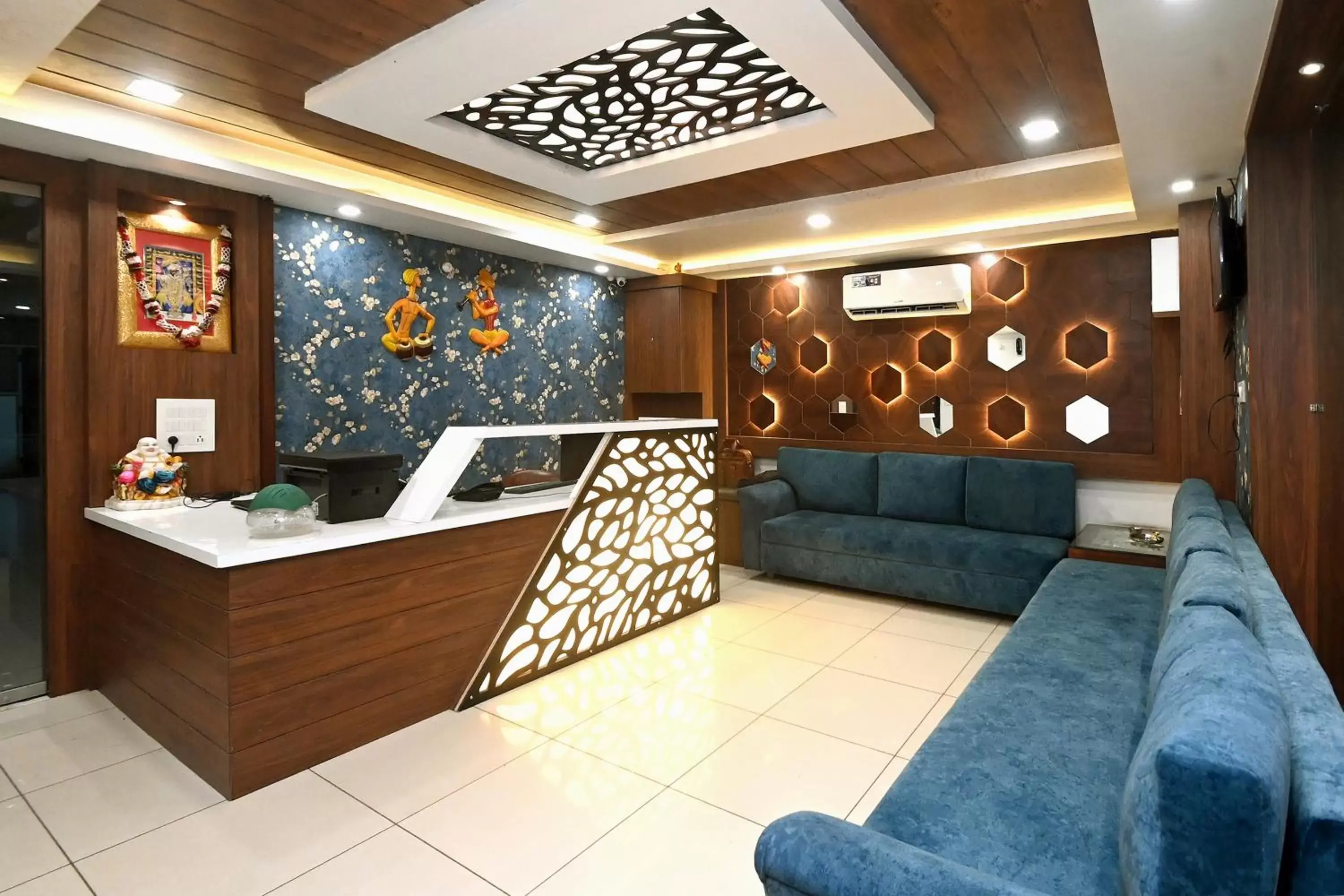 Lobby or reception in Hotel Hallmark By THC Group Lobby or reception in Hotel Hallmark By THC Group