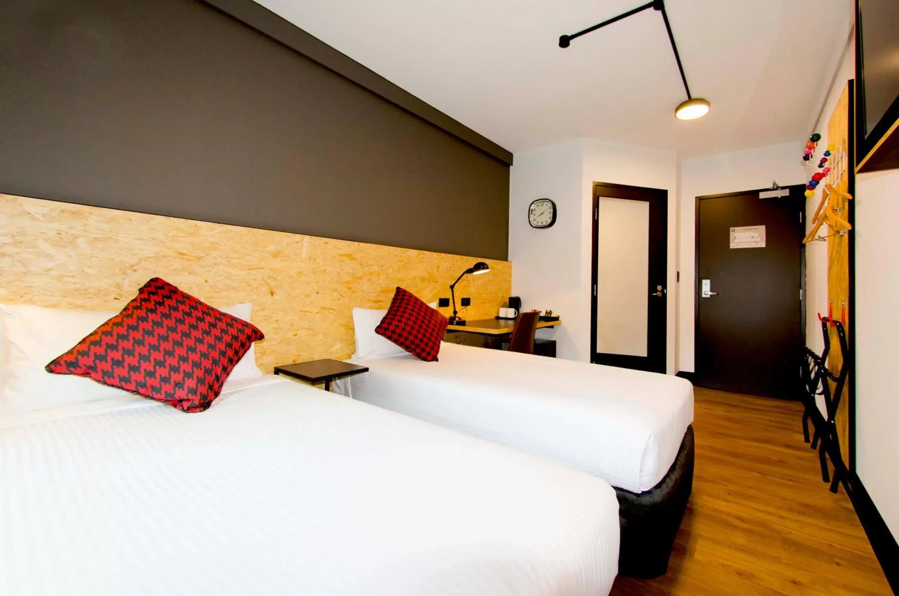 Photo of the whole room, Bed in ibis budget Sydney East
