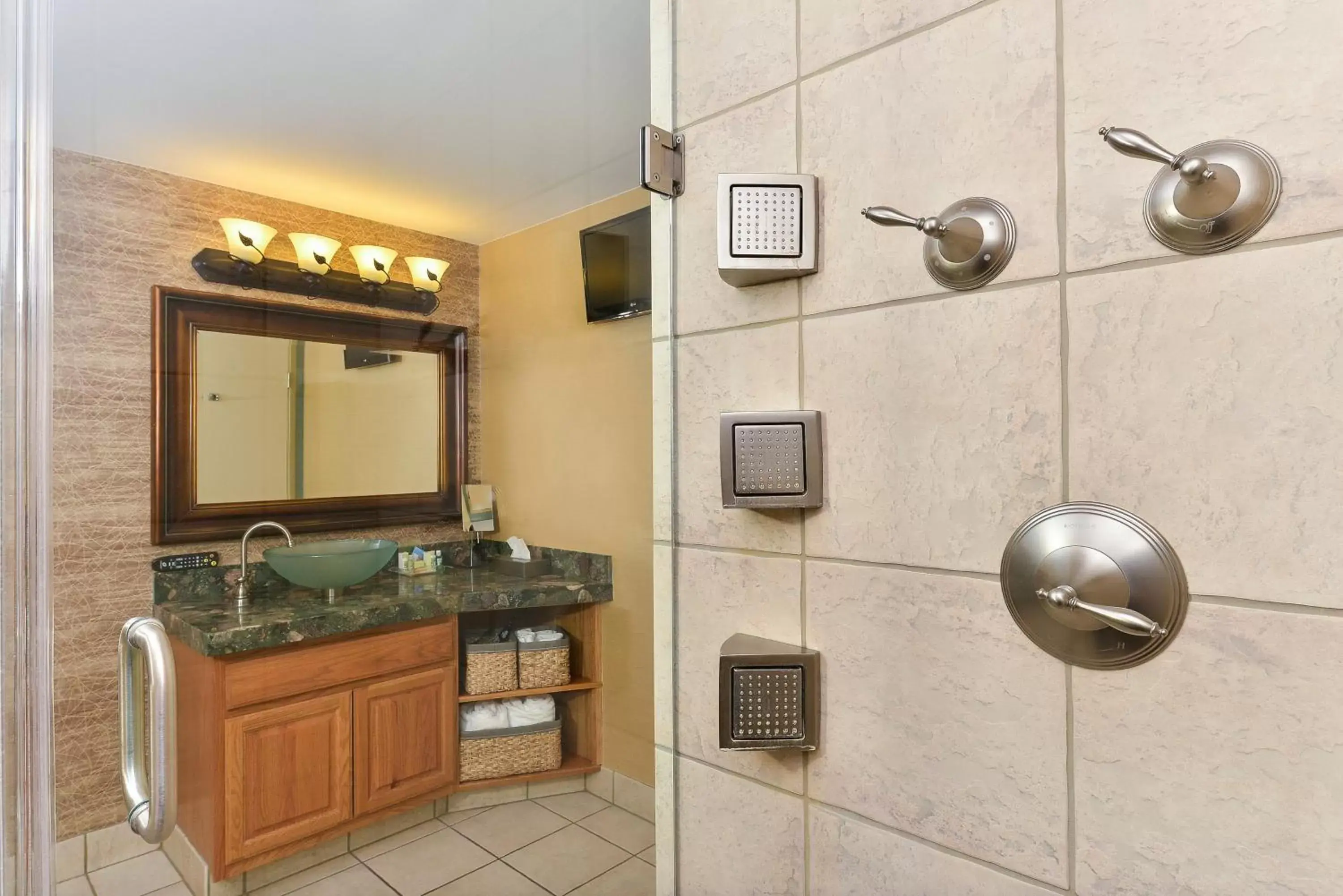 Photo of the whole room, Bathroom in Holiday Inn Cody at Buffalo Bill Village, an IHG Hotel
