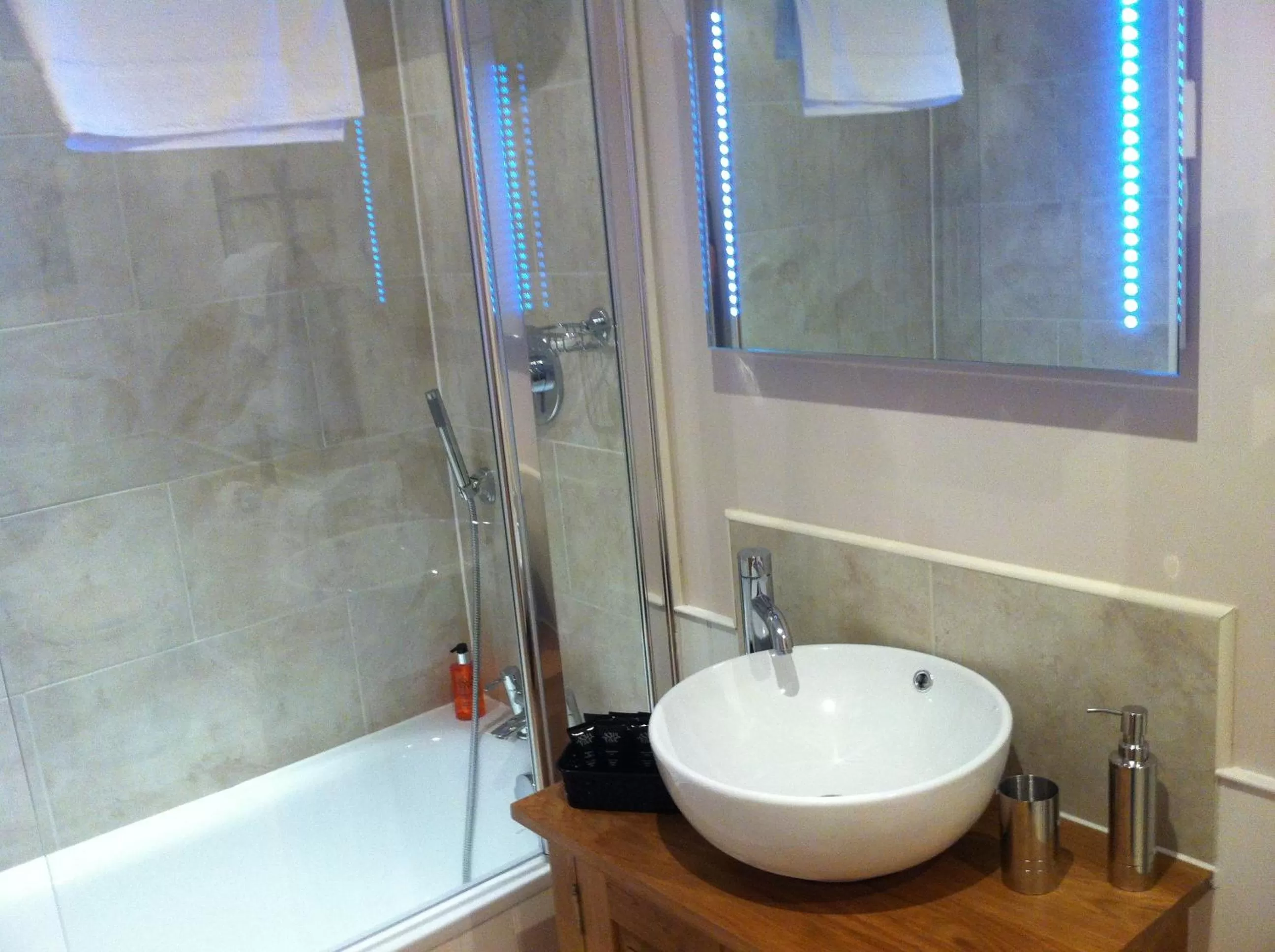 Bathroom in The Cholmeley Arms