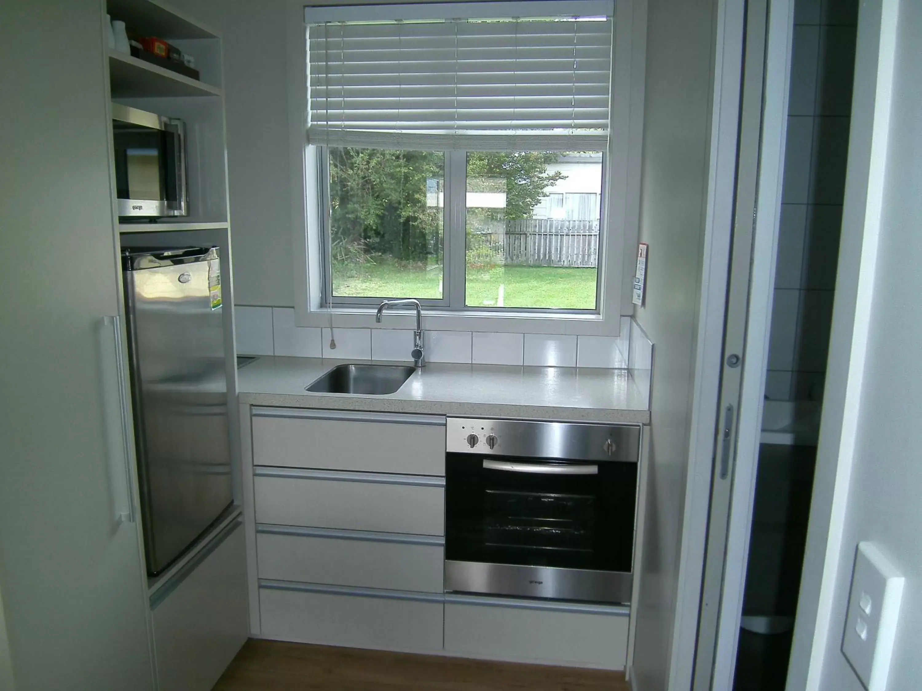 Kitchen or kitchenette, Kitchen/Kitchenette in Anchorage Motel Apartments