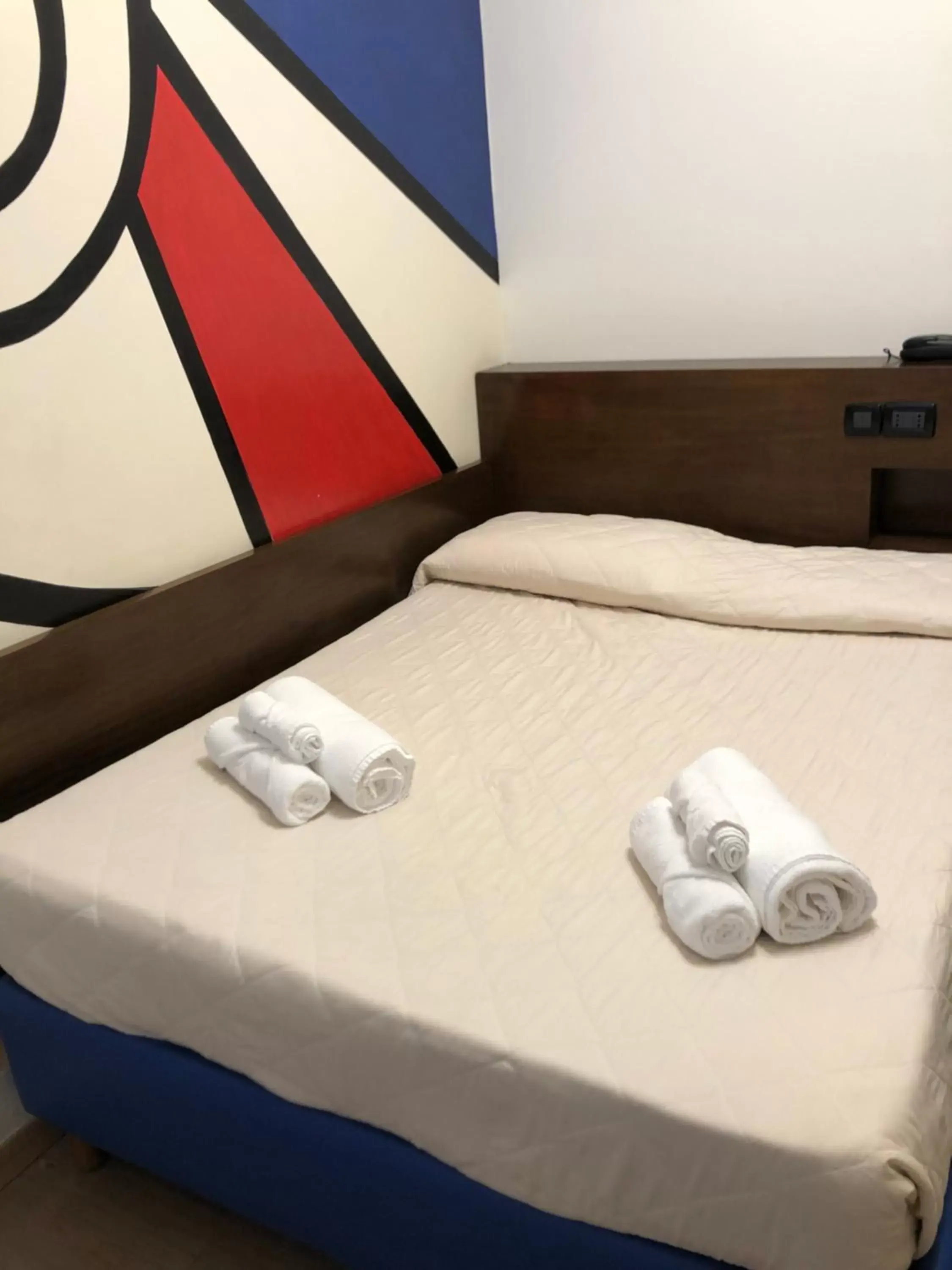 Bed in Hotel Cairoli