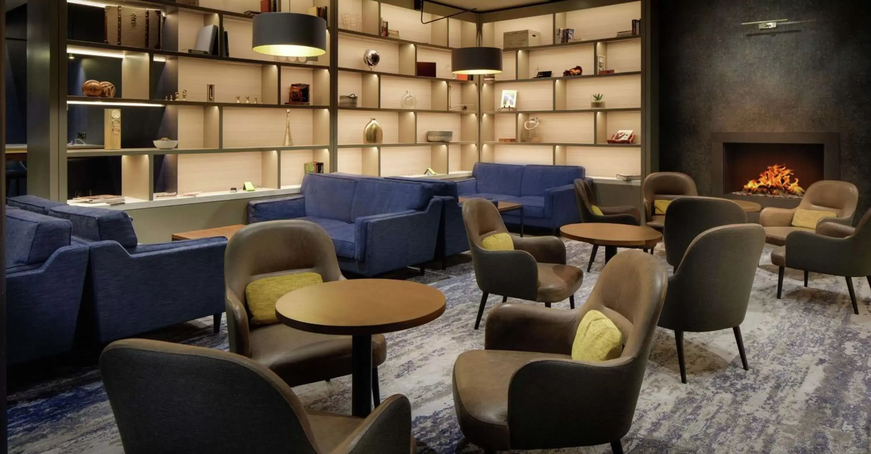Lobby or reception, Lounge/Bar in Hilton Dublin Airport