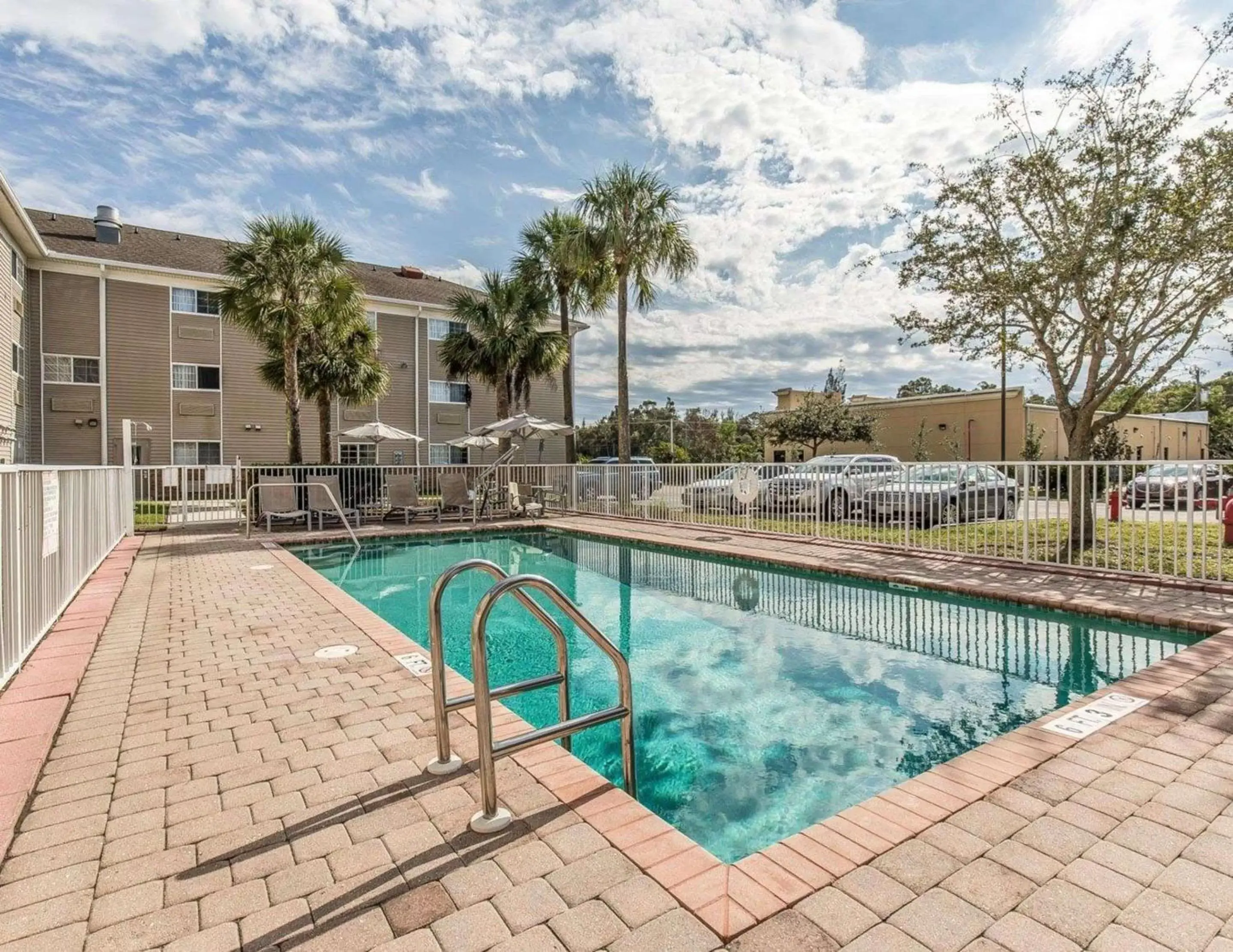 Swimming pool in Suburban Studios Fort Myers Cape Coral Swimming pool in Suburban Studios Fort Myers Cape Coral